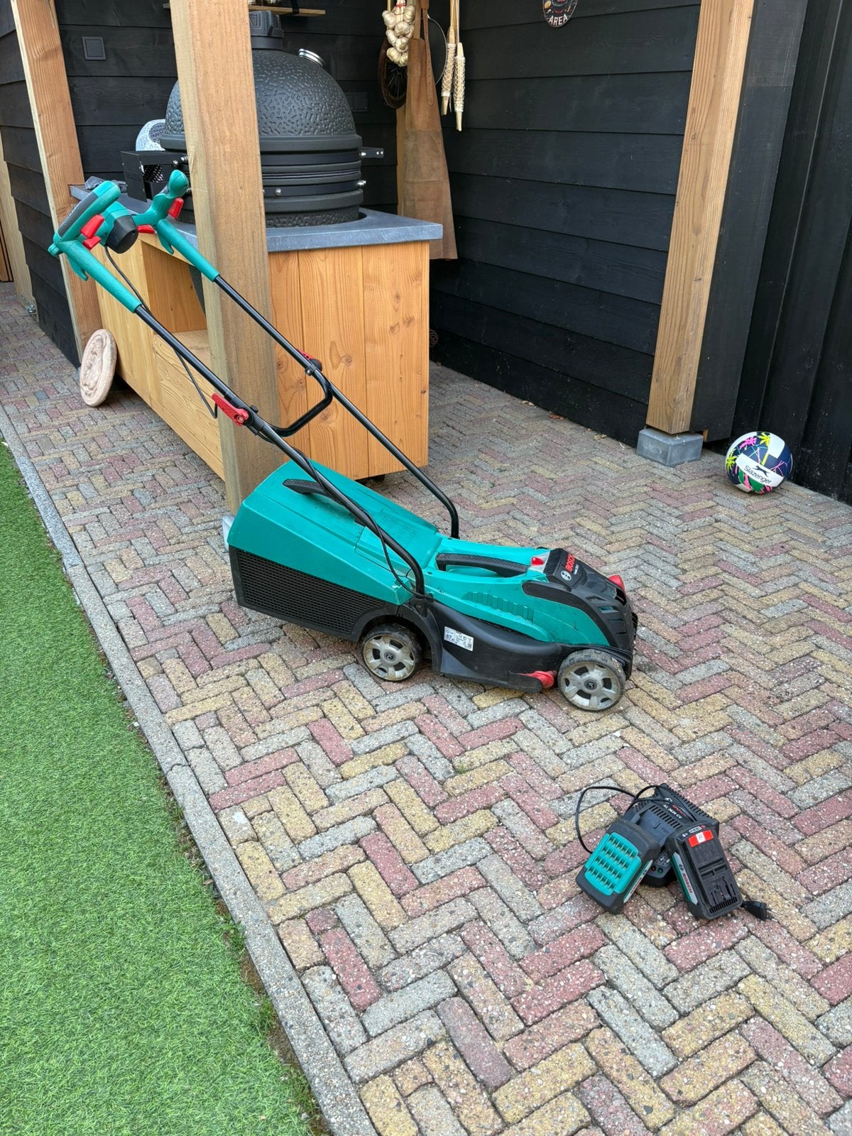 Bosch elektrische grasmaaier + 2 accu’s + acculader 36 Volt, Tuin en Terras, Grasmaaiers, Ophalen, Gebruikt, 40 t/m 49 cm, Accu-grasmaaier