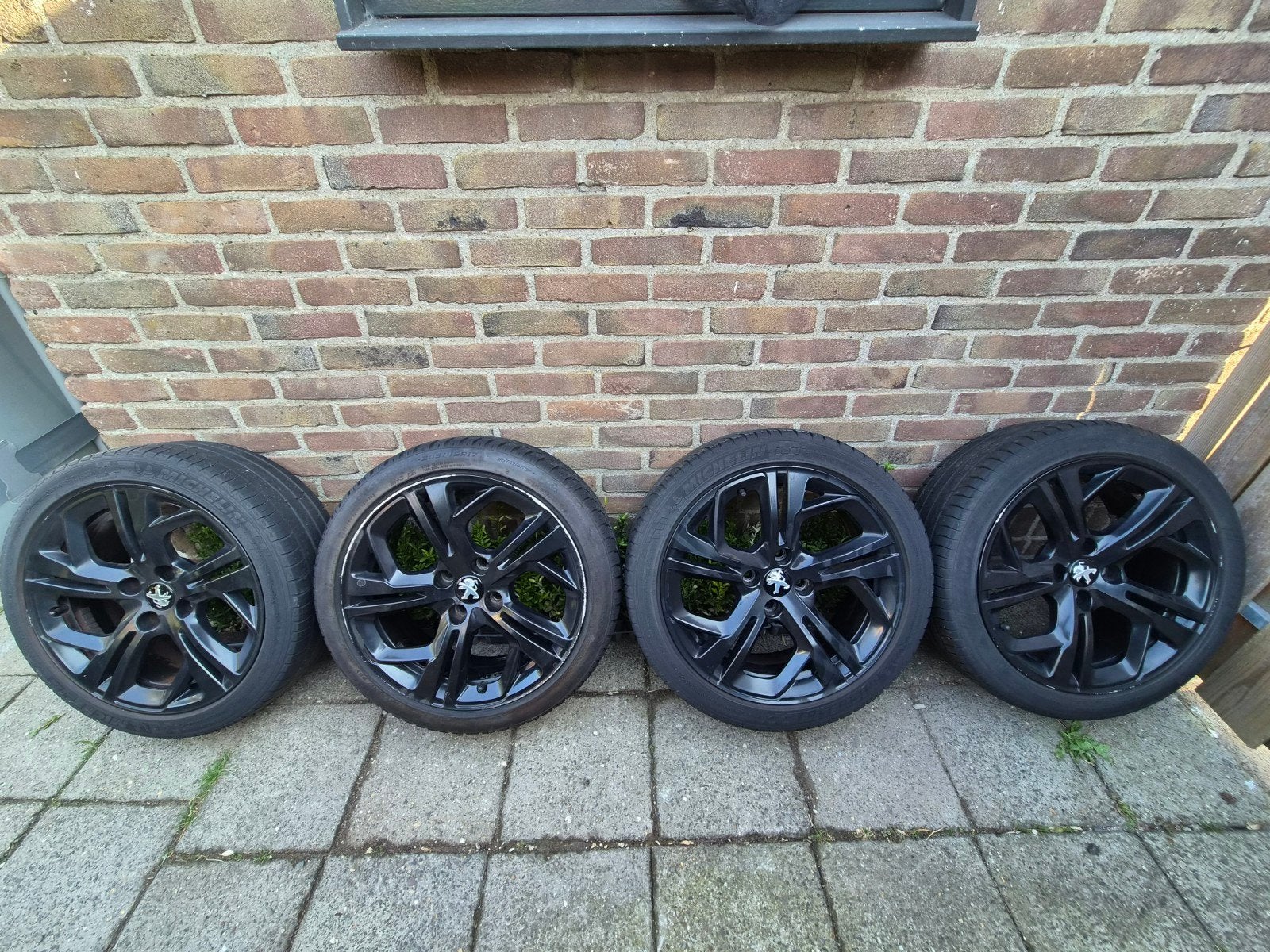Peugeot 208 GTI Velgen Zwart (17 inch) met banden, Auto-onderdelen, Banden en Velgen, Ophalen, Gebruikt, Banden en Velgen, 17 inch