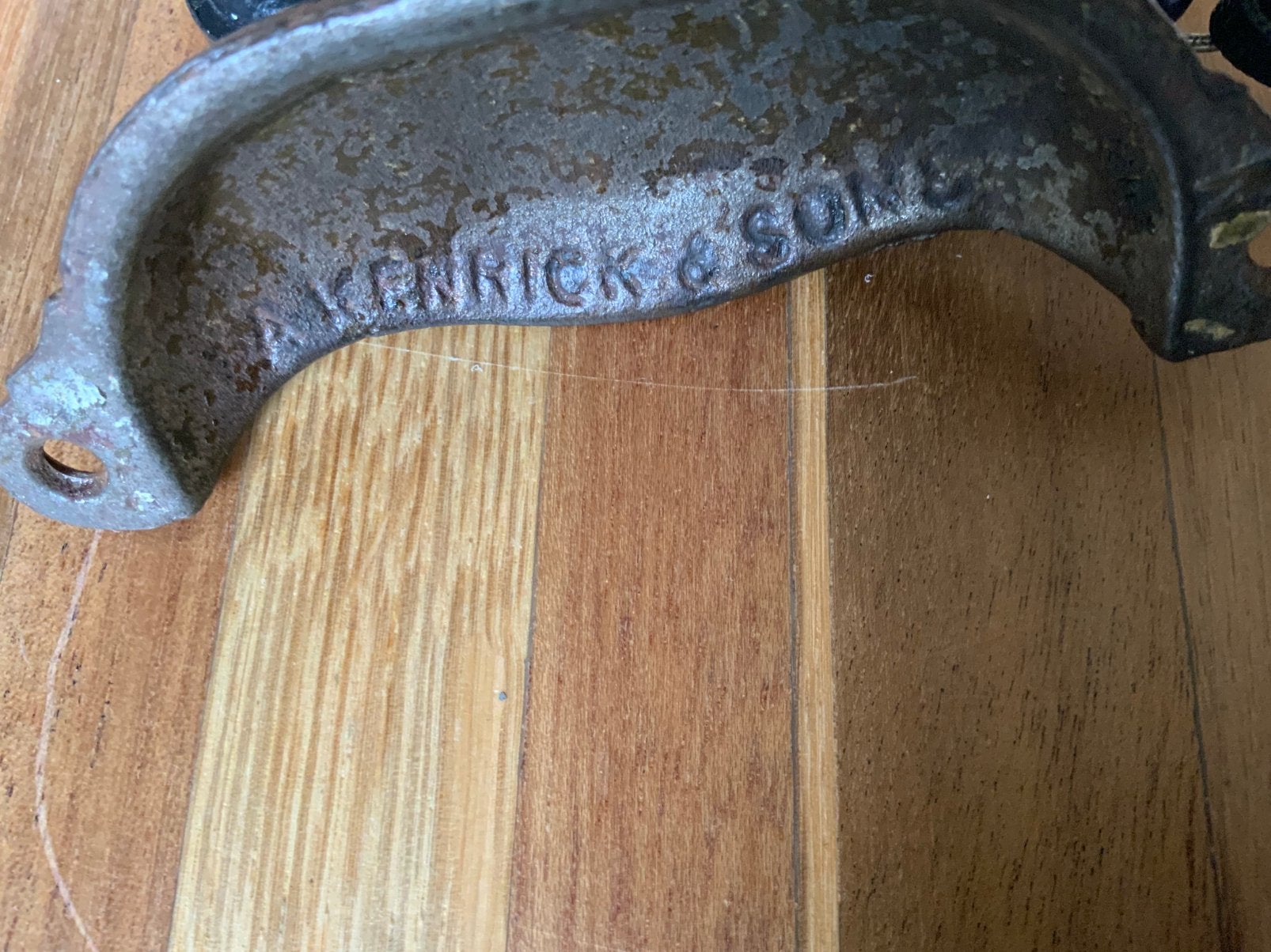 Twee handgrepen Archibald Kenrick & Sons, Ophalen