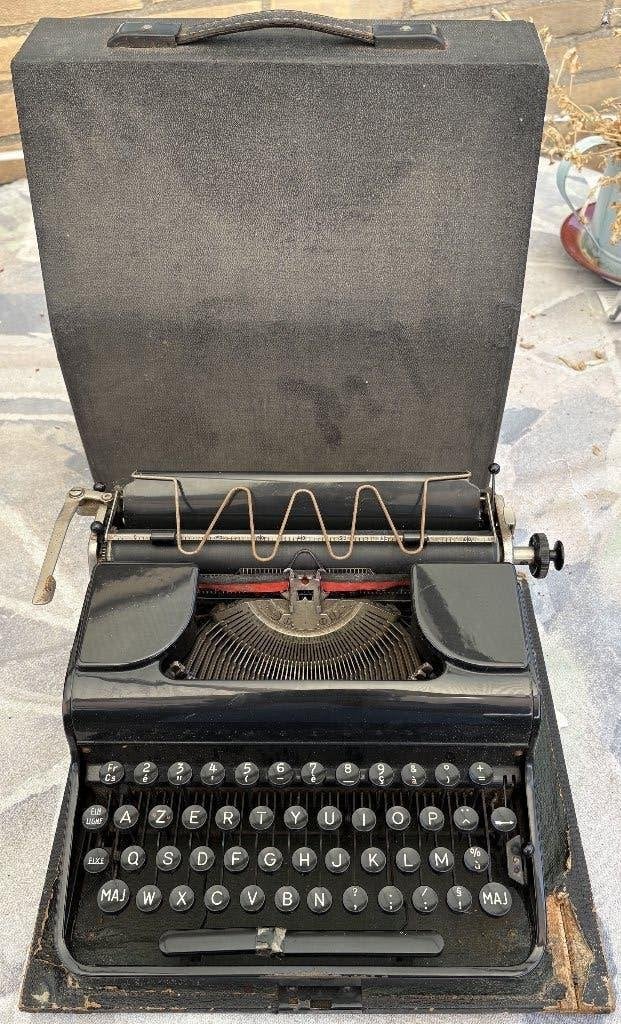 Oude typemachine compleet met koffer. Merkloos., Ophalen of Verzenden