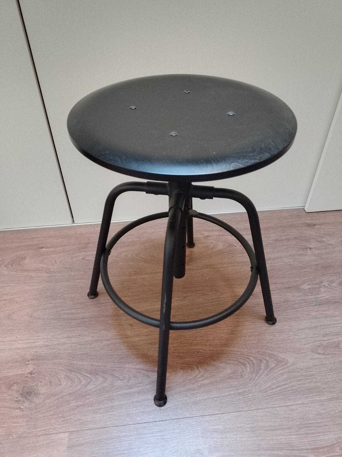 Verstelbare kruk zwart, Ophalen, Nieuw, Hout