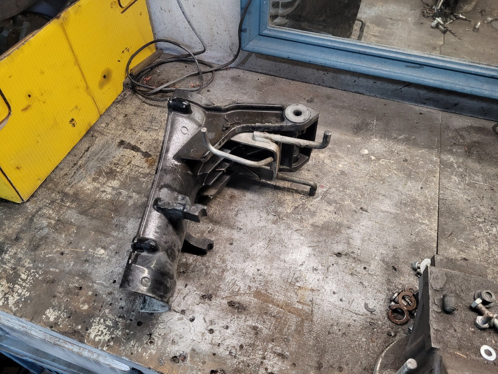 suzuki deel ophanging uitlaat deel
komt aan de bracket
past, Ophalen of Verzenden, Motor en Techniek