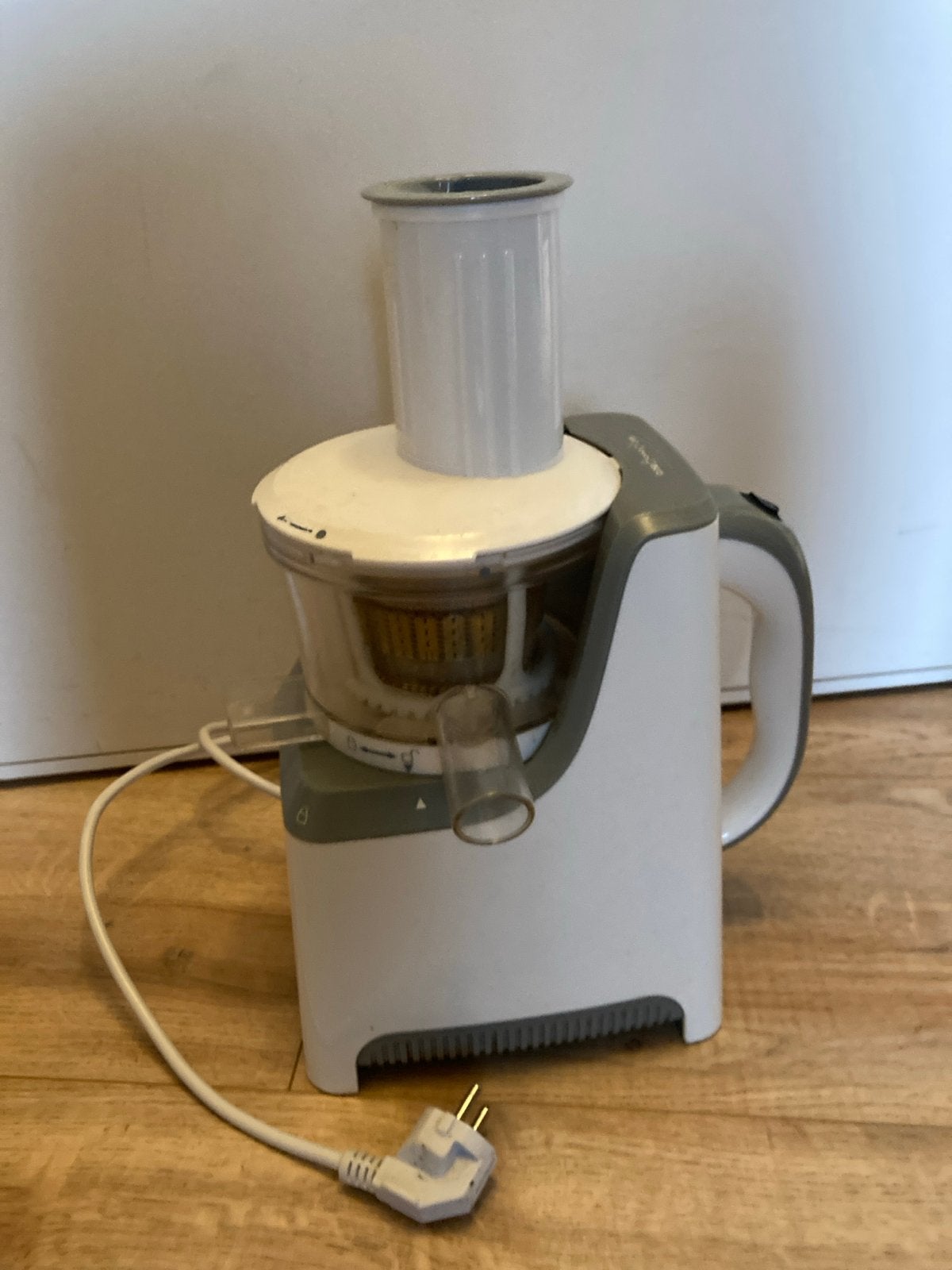 TREGS Comfortjuicer 99211 Slowjuicer - Wit/Grijs, Witgoed en Apparatuur, Ophalen of Verzenden, Gebruikt, Elektrisch, Slowjuicer