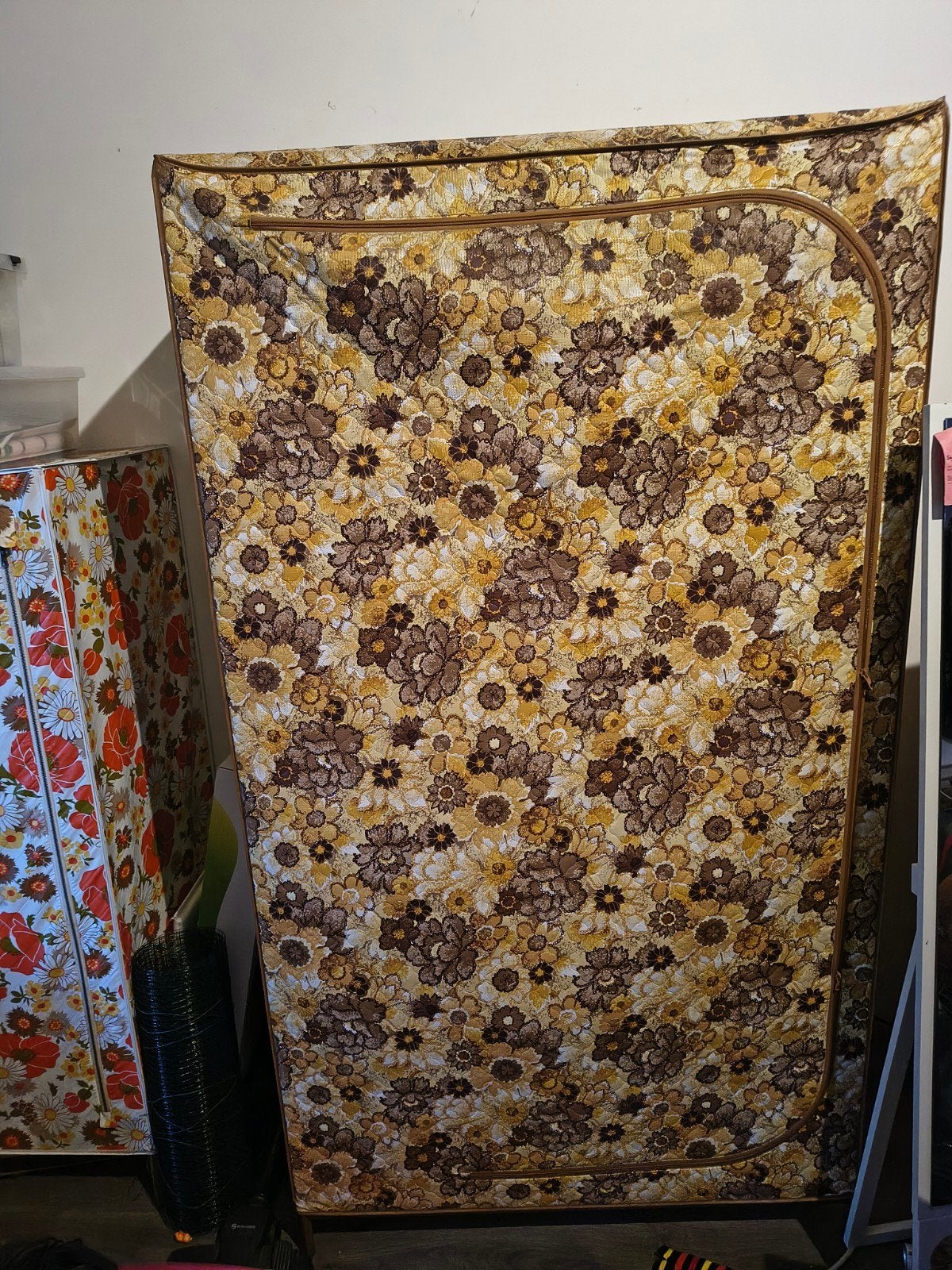Vintage Kledingkast met Bloemenprint - Jaren '70 Stijl, Huis en Inrichting, Kasten | Kledingkasten, Gebruikt, Met plank(en), Vintage, Jaren '70, Retro, Bloemenprint