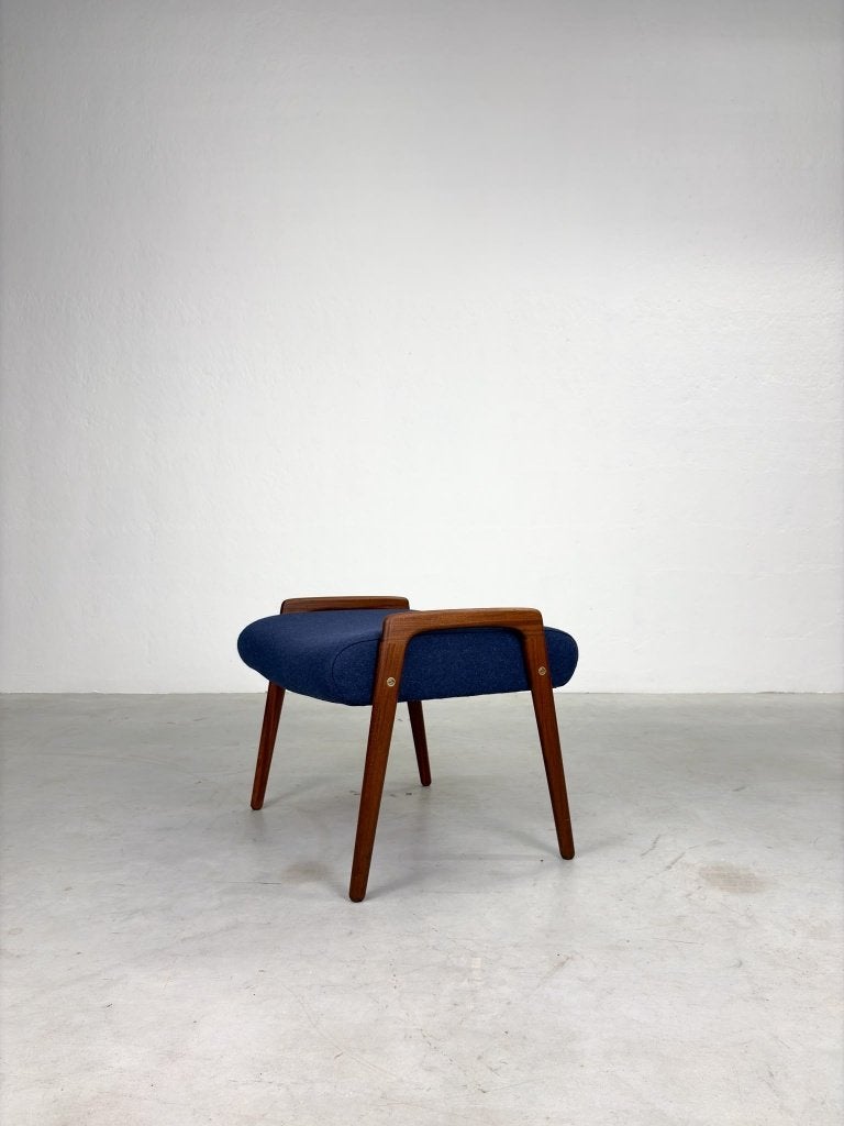 Pastoe 'Ruster' Hocker van Yngve Ekström FT07, Ophalen