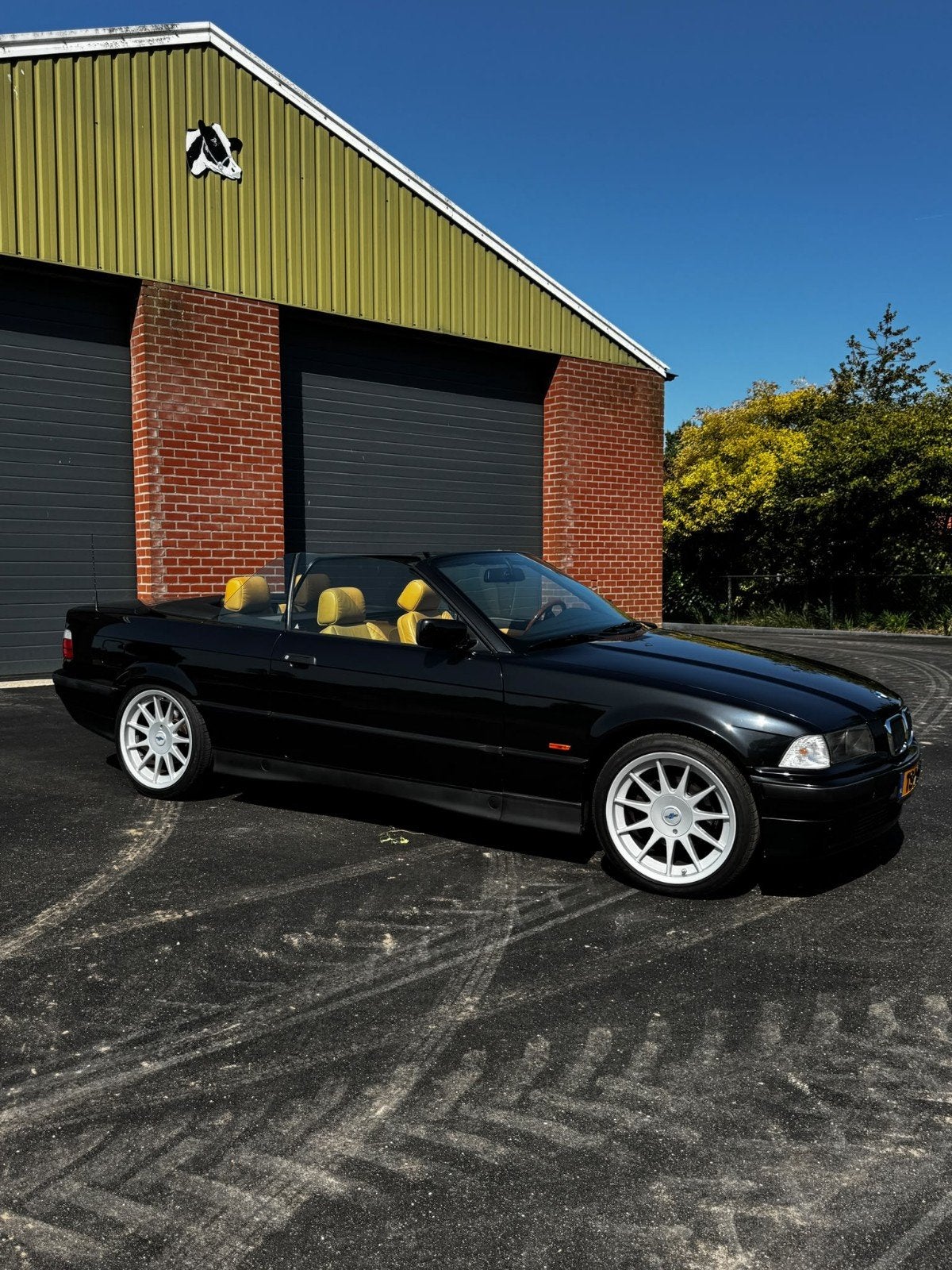 BMW 3-Serie 2.0 I 320 Cabriolet AUT 1998 Zwart, Auto's, Automaat, Achterwielaandrijving, Cabriolet, Zwart
