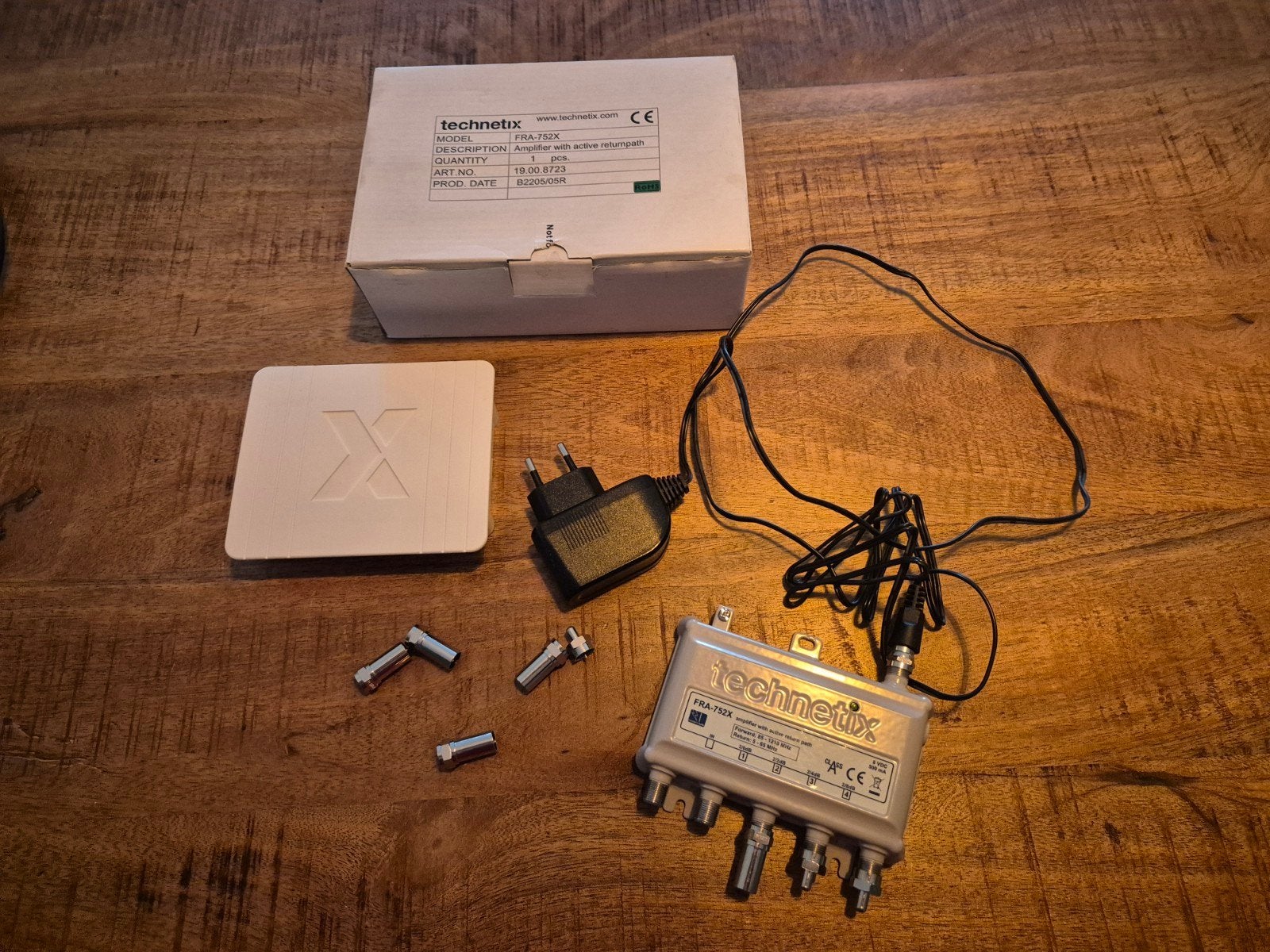 Technetix FRA-752X signaalversterker, Ophalen of Verzenden, Zo goed als nieuw, Minder dan 2 meter, Overige kabels
