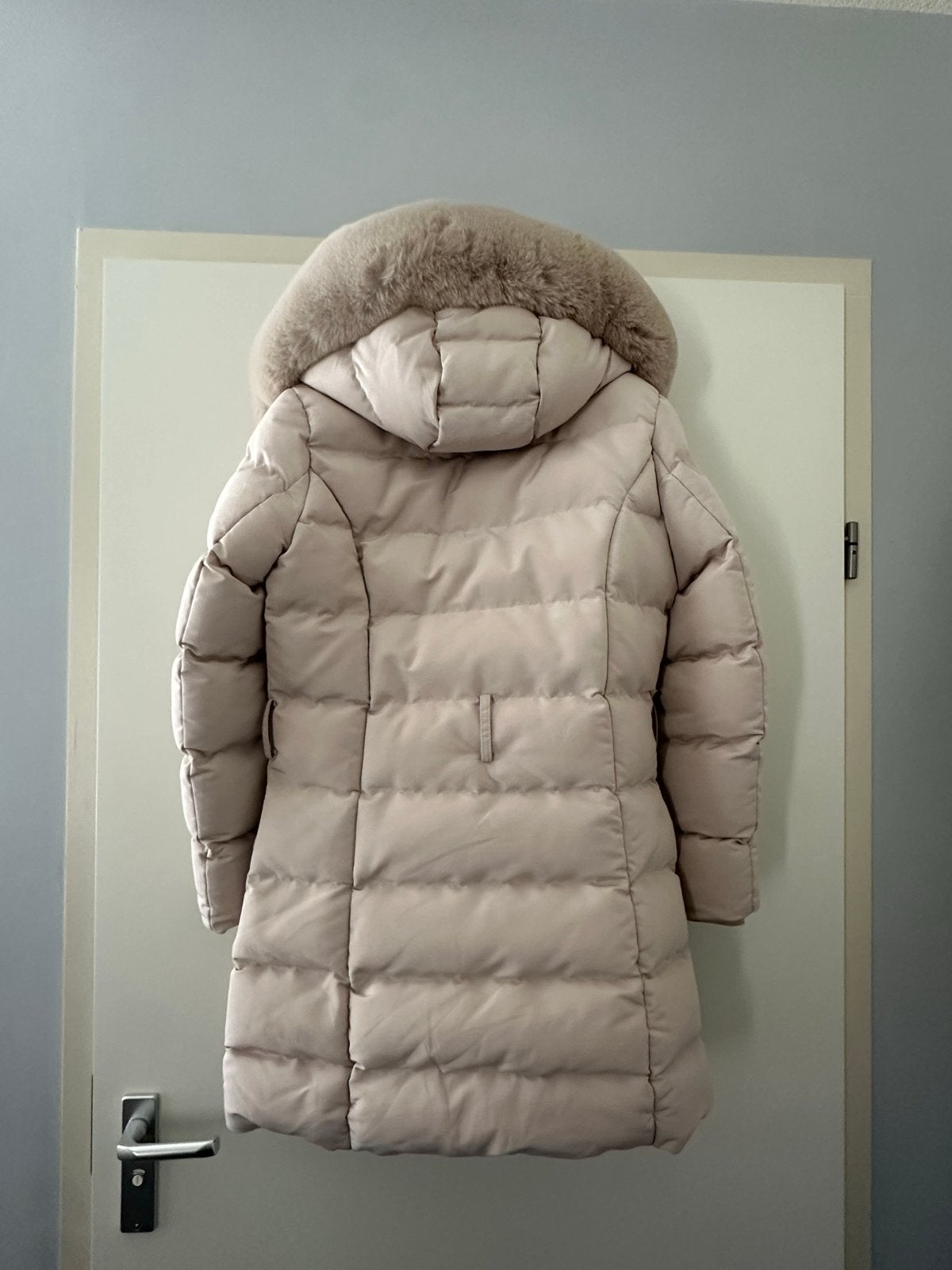 Lange winterjas met bontkraag, Kleding | Dames, Ophalen, Zo goed als nieuw, Maat 38/40 (M), Beige