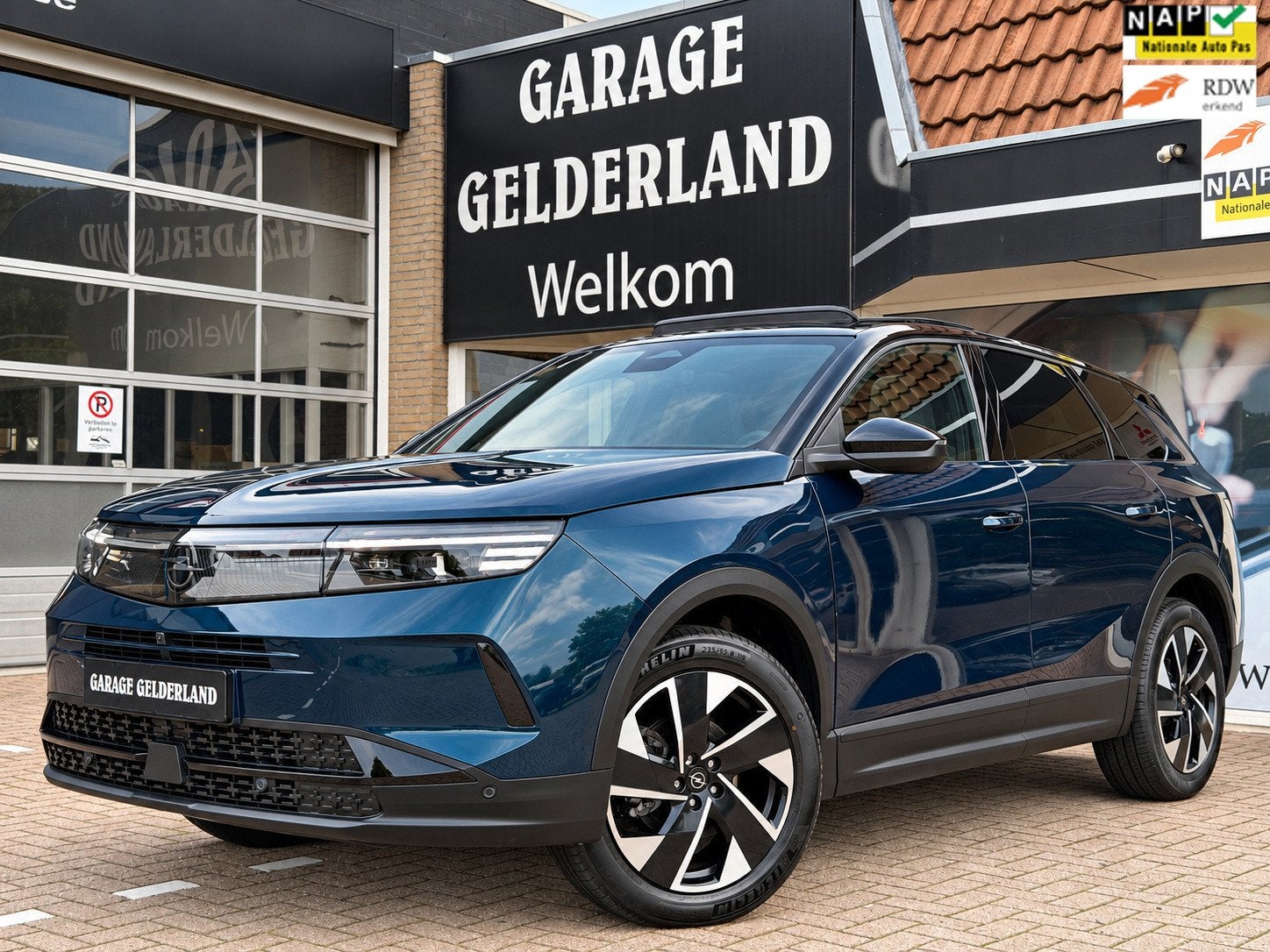 Opel Grandland 1.2 Turbo Hybrid GS | PANO | CAMERA | ACC | F, Auto's, Dealer onderhouden, 136 pk, Gebruikt, Zwart