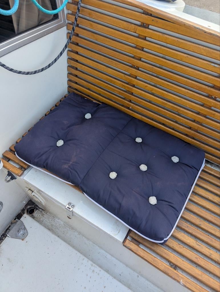 Comfortabel bootkussen - Donkerblauw met witte bies, Watersport en Boten, Accessoires en Onderhoud, Ophalen of Verzenden, Interieur en Kussens