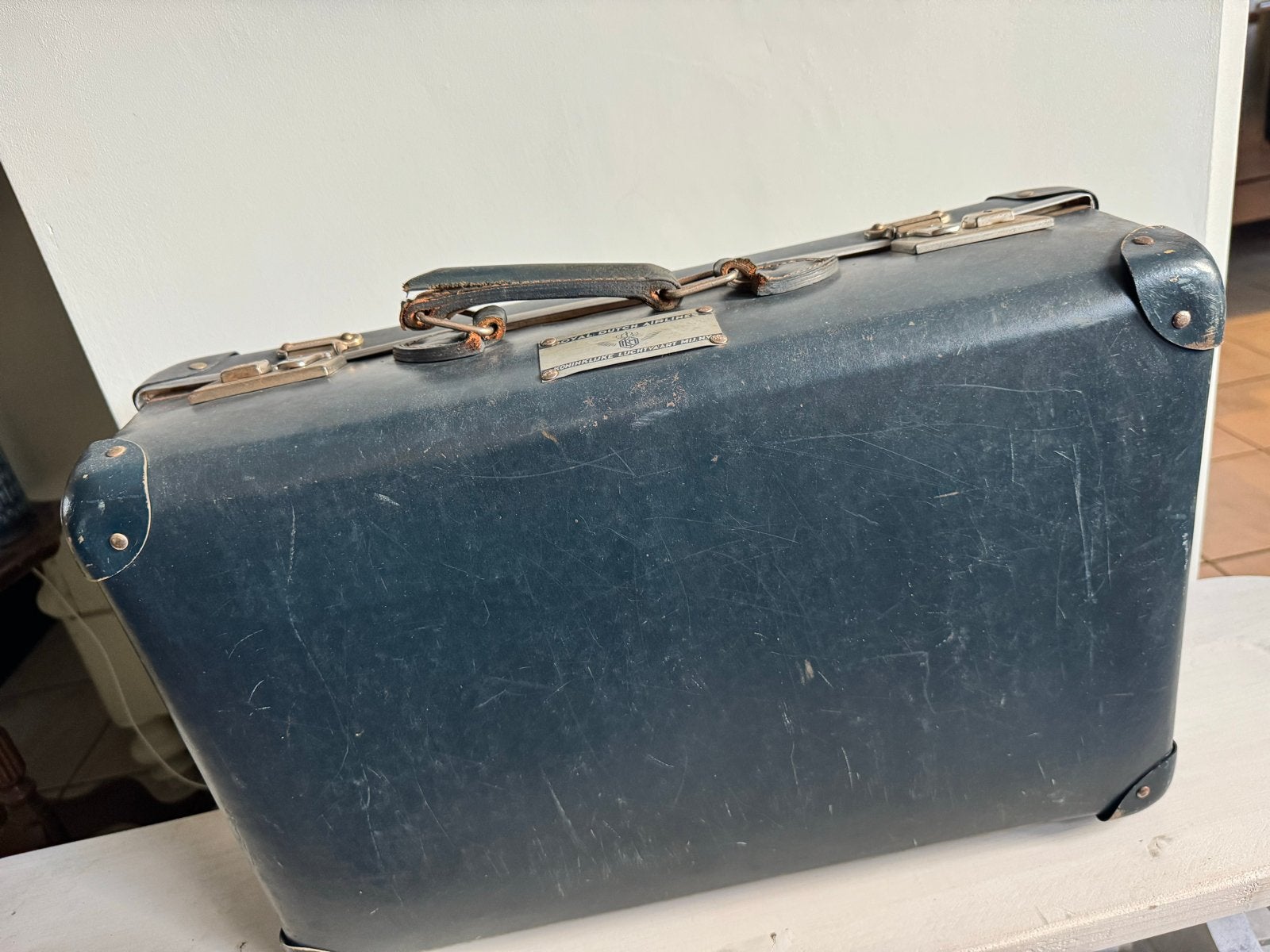 Vintage KLM Royal Dutch Airlines Koffer - E. Wessels & Zoon, Verzamelen, Luchtvaart en Vliegtuigspotten, Ophalen of Verzenden