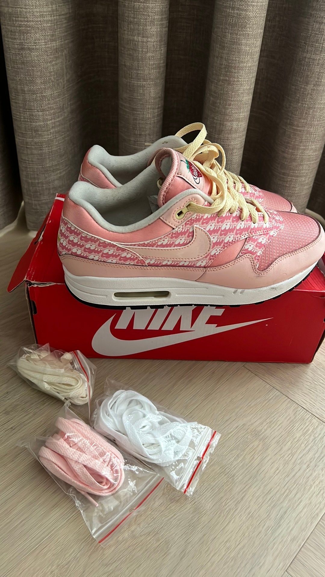 Nike Air Max 1 Premium Strawberry Lemonade - maat 41, Ophalen of Verzenden, Zo goed als nieuw, Overige kleuren