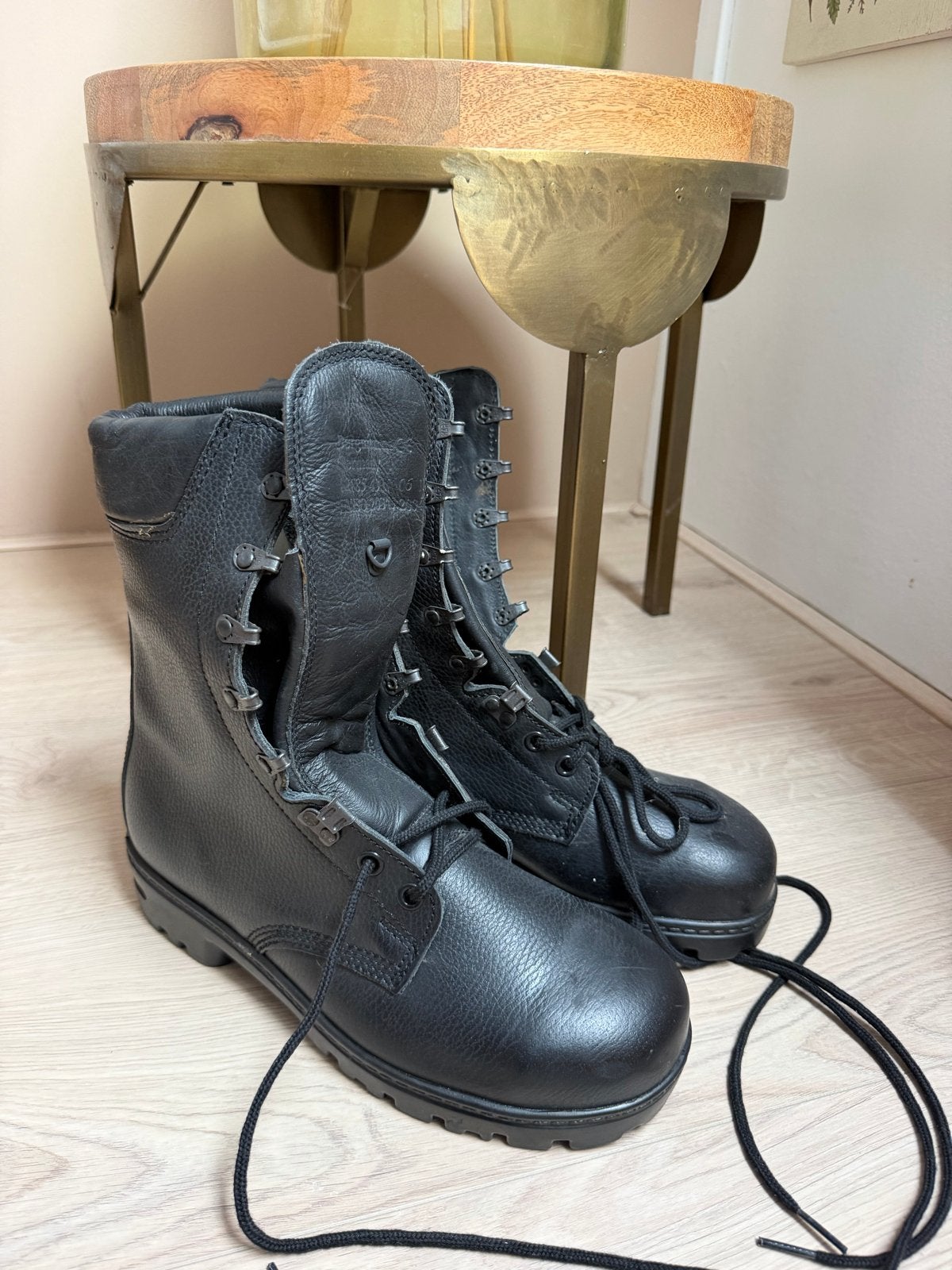 Zwarte leren veterlaarzen - Zo goed als nieuw, Kleding | Dames, Ophalen of Verzenden, Zo goed als nieuw, Zwart, Lage of Enkellaarzen