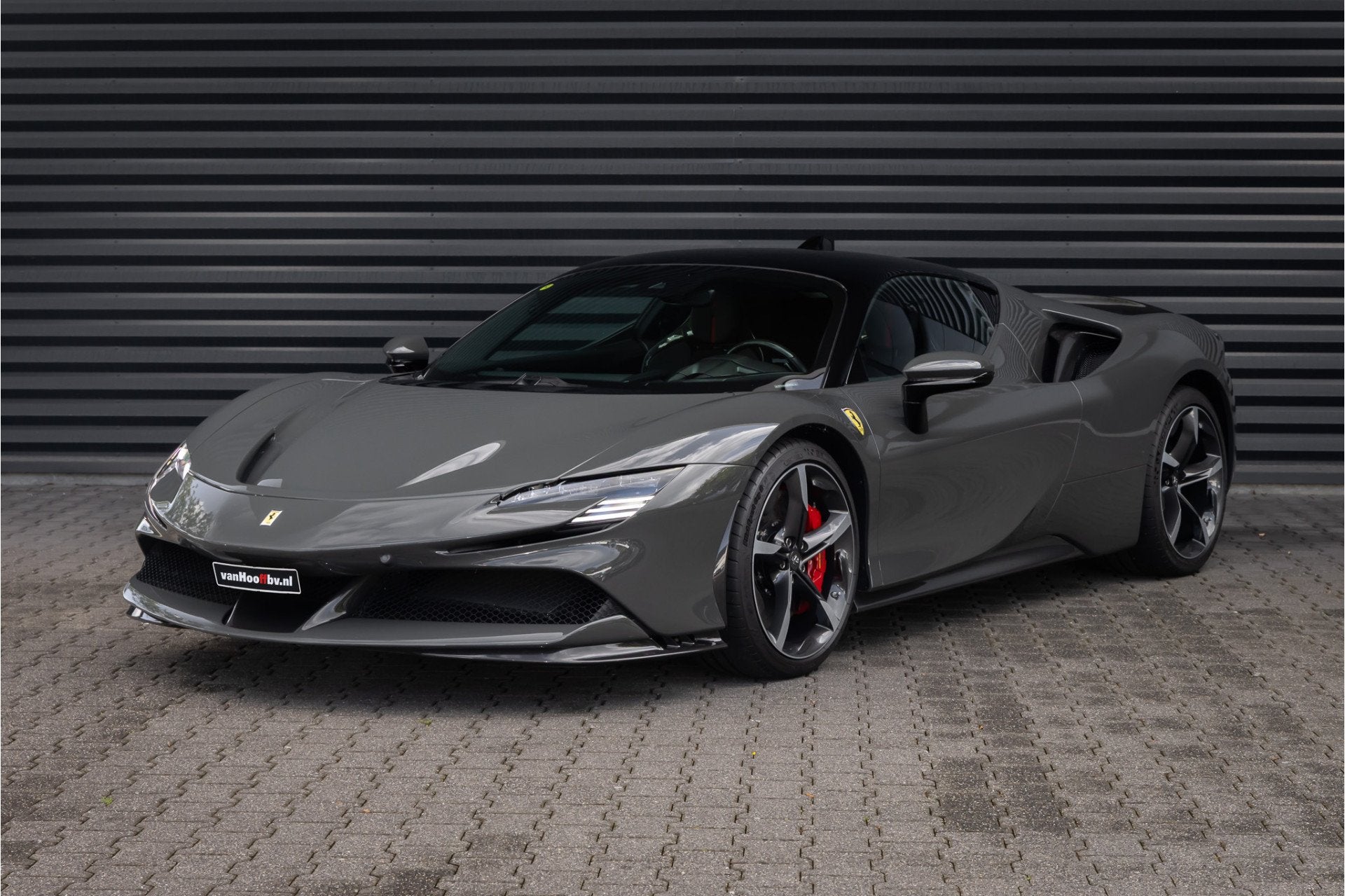 Ferrari SF90 Stradale 4.0 V8 Ext Fiorano Package - 1000 pk, Auto's, Automaat, Dealer onderhouden, 8 cilinders, Bedrijf