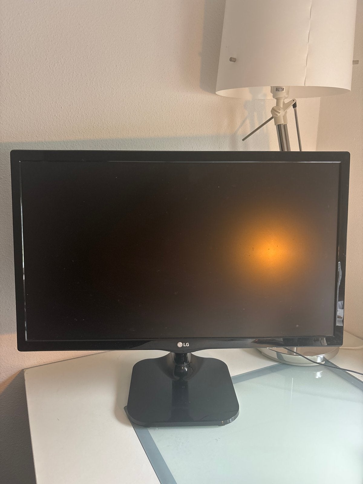 LG Monitor - Zo goed als nieuw, Hoofdtelefoonaansluiting, Full HD, Zo goed als nieuw, Onbekend