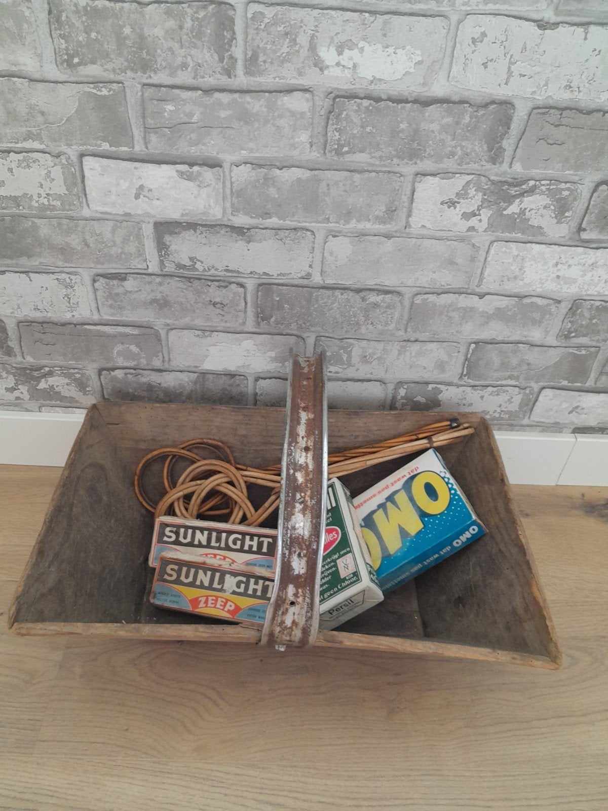 Oude houten bak met metalen handvat, Ophalen of Verzenden