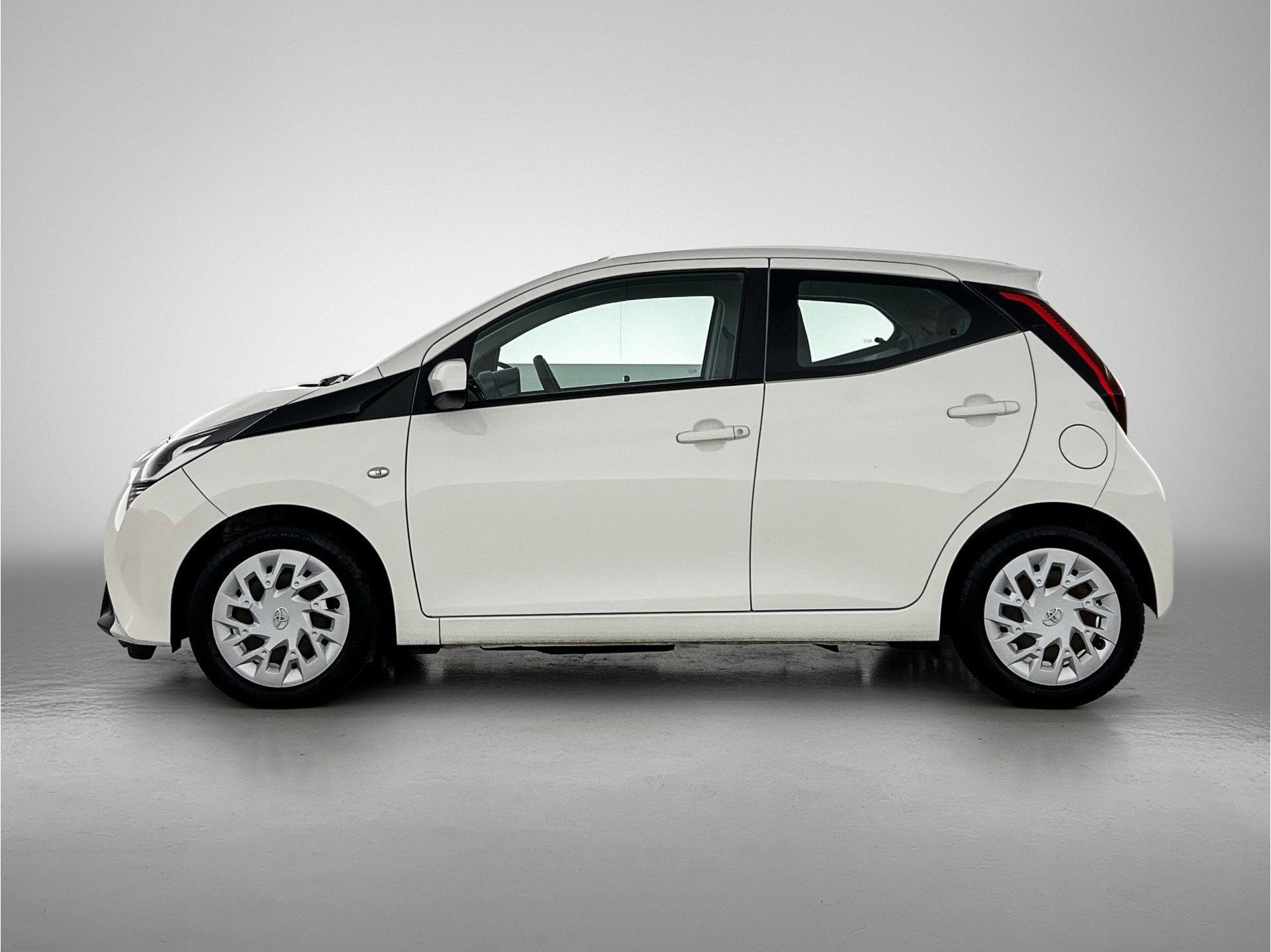 Toyota Aygo 1.0 VVT-i x-play | 1e Eigenaar | Dealeronderhoud, Auto's, Voorwielaandrijving, 12 maanden, Stof, Gebruikt