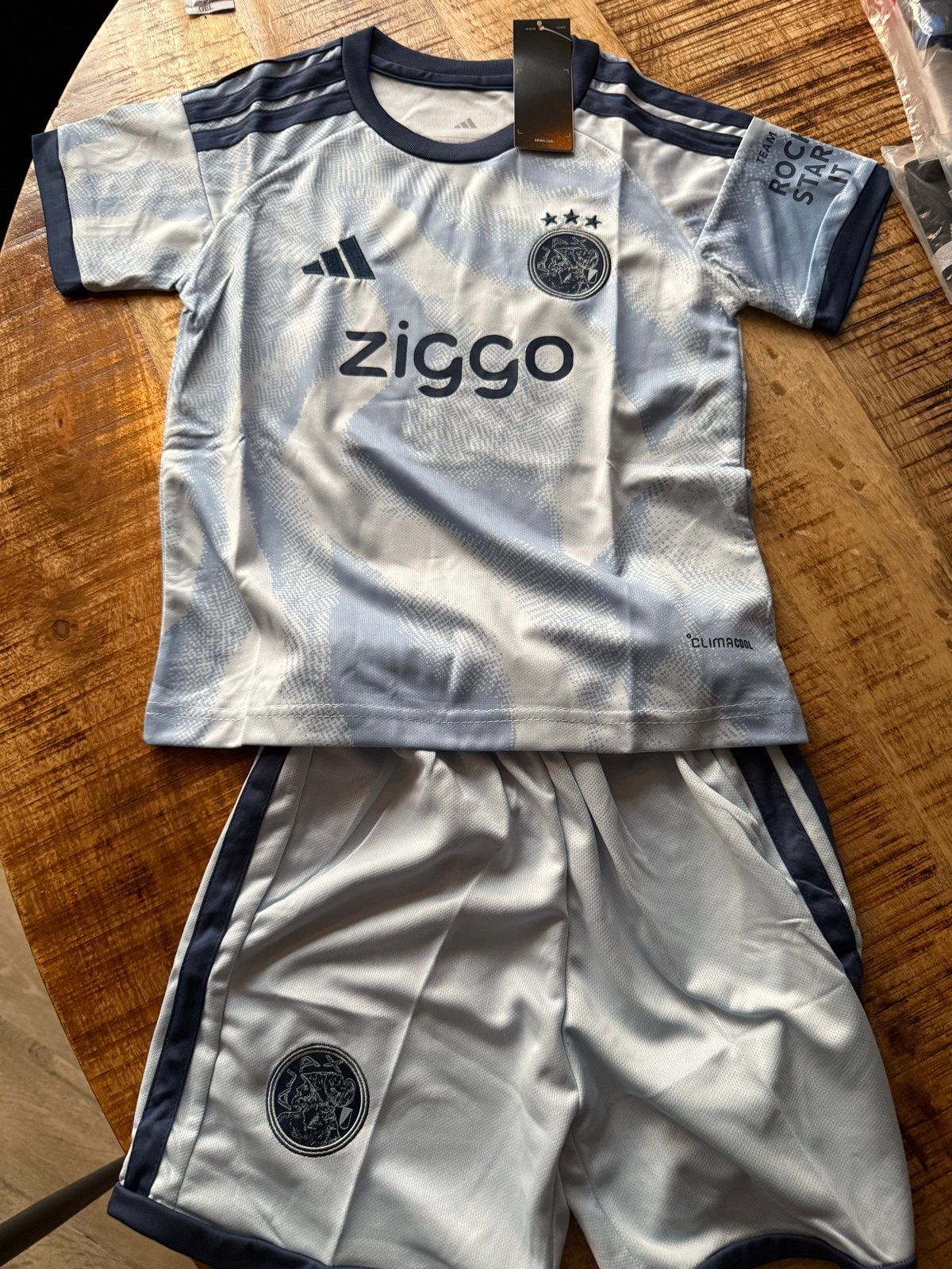 Ajax uit tenue 2026/2027 met sokken - Maat 110/116, Ophalen of Verzenden, Nieuw