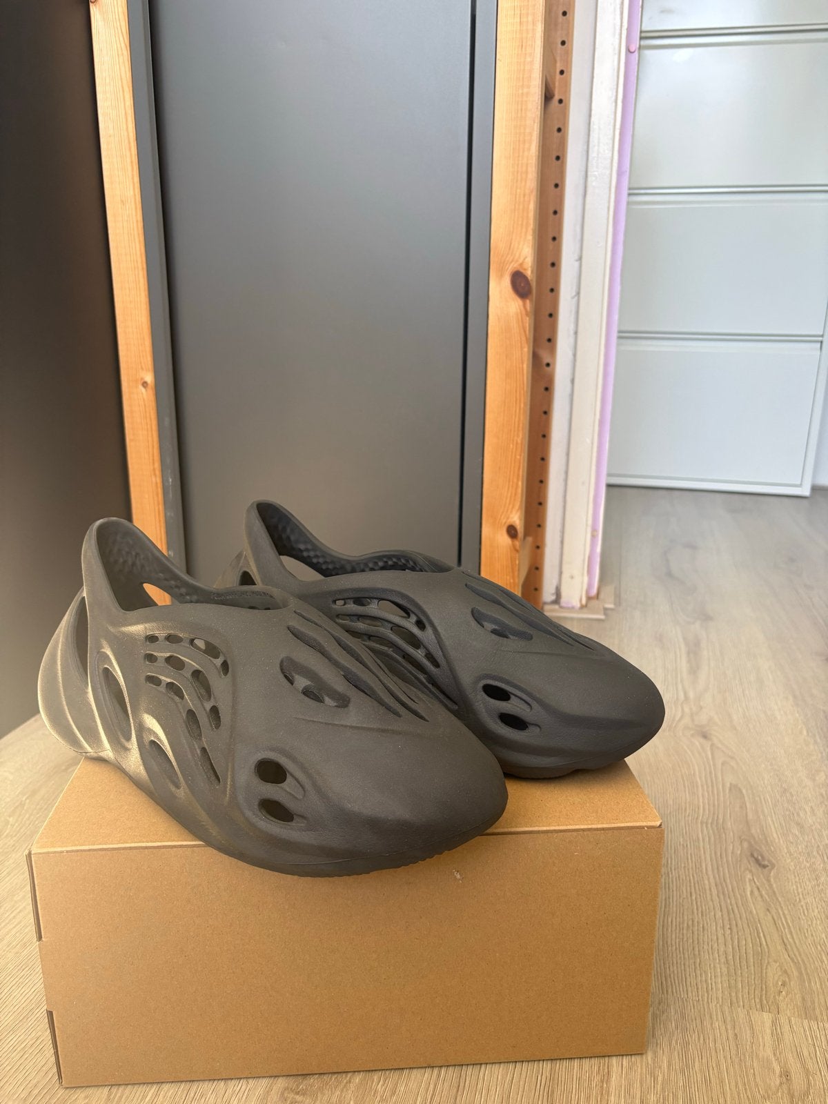 Yeezy Foam Runner Onyx - Maat 48 2/3, Zwart, Zo goed als nieuw, Ophalen, Slippers