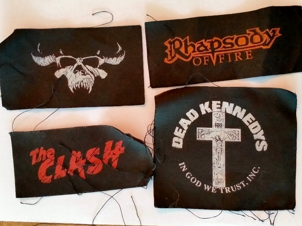 The Clash Rhapsody muziek kleding embleem stof punk rock, Verzamelen, Muziek, Artiesten en Beroemdheden, Verzenden, Gebruikt, Kleding