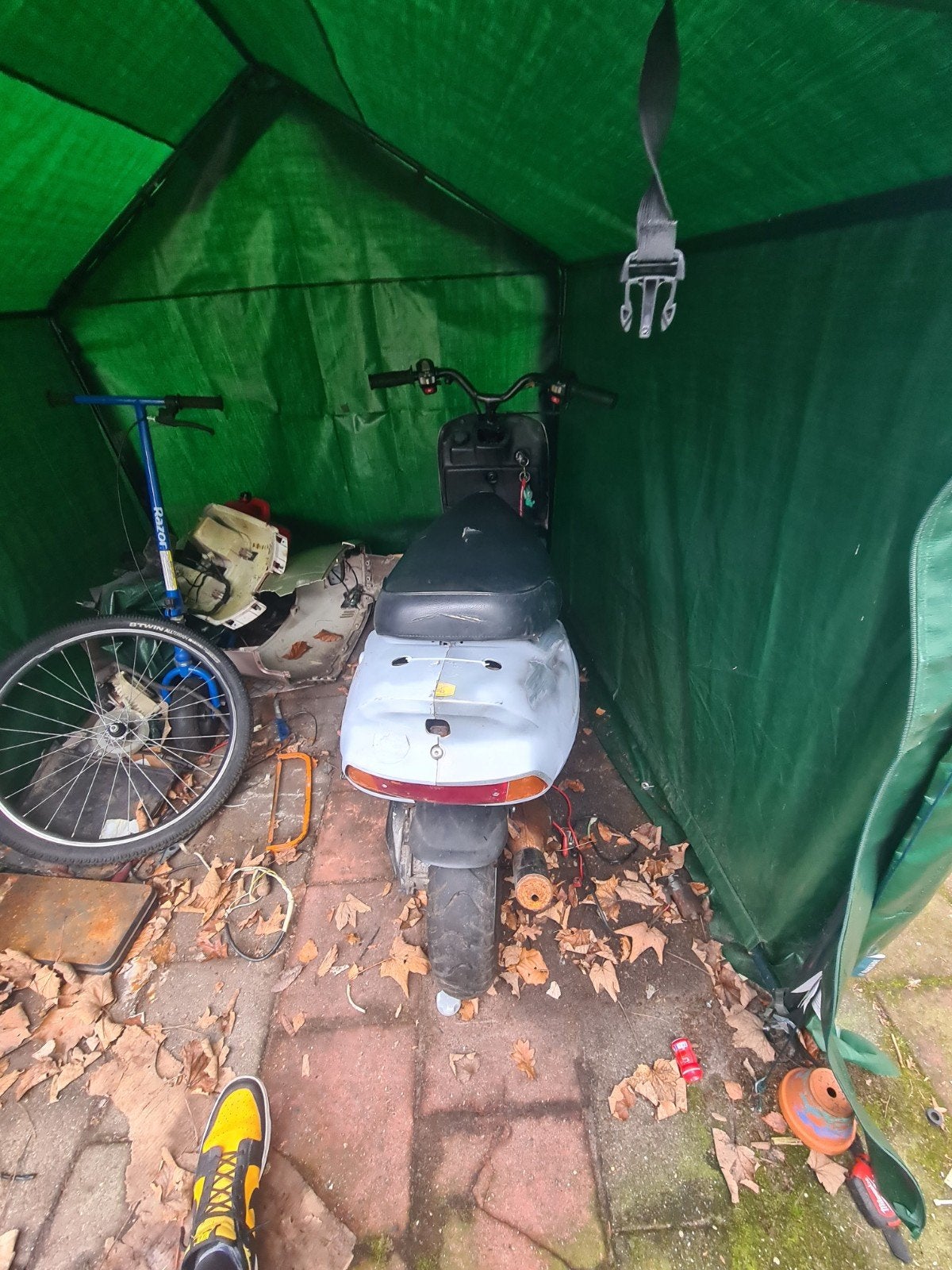 Gratis scooter in Baarle doen het niet, Fietsen en Brommers, Scooters | Overige merken, Ophalen, Gebruikt, Benzine