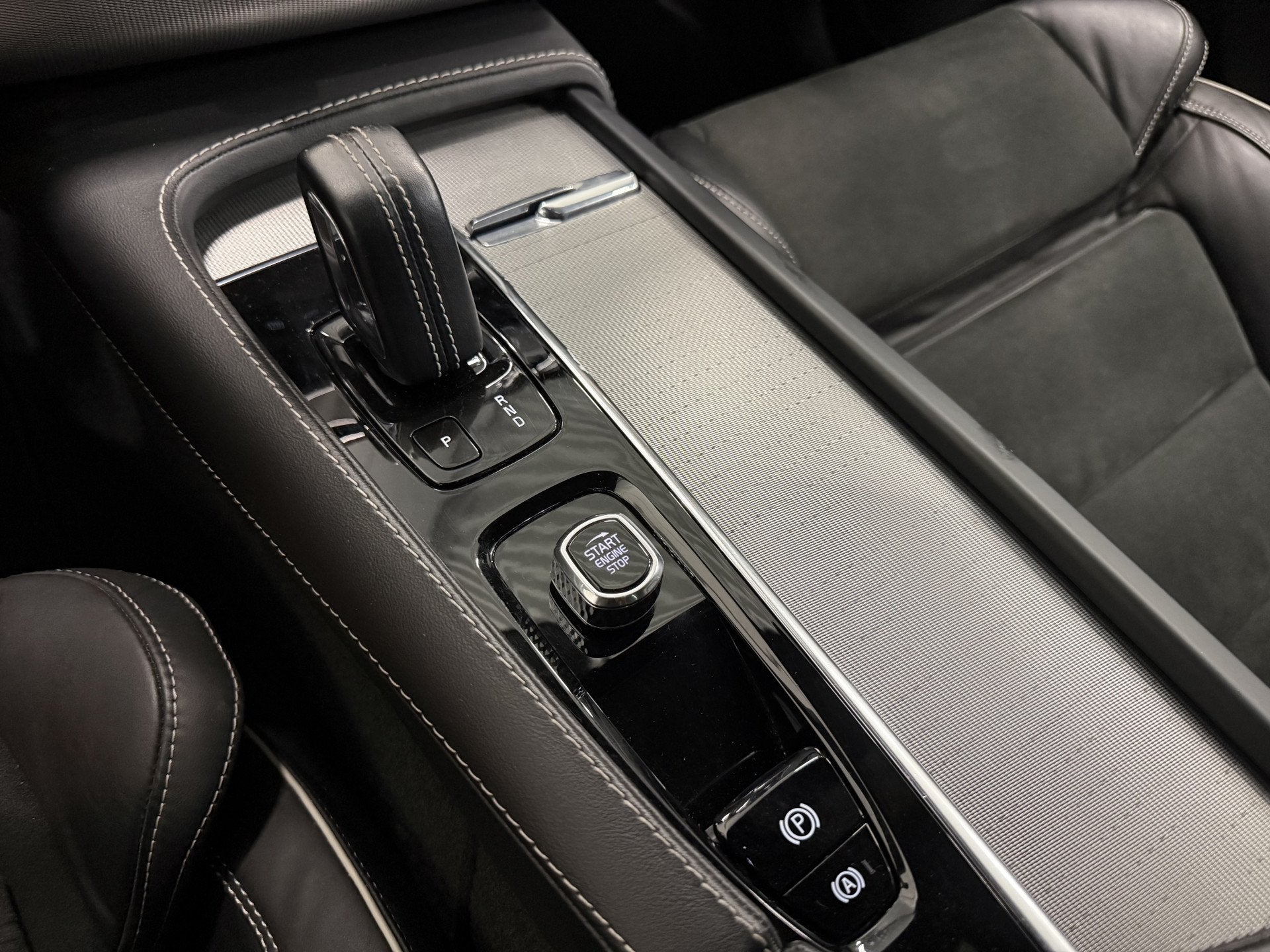 Foto 19 van Volvo XC90 T8 Recharge AWD R-Design PANO/TREKHAAK/SOH 93,7%/