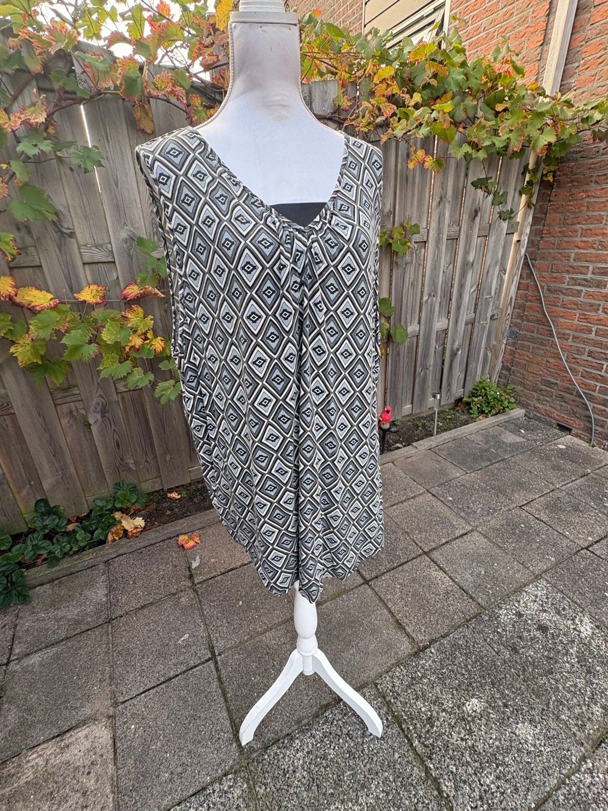 Bonprix) tuniektop / mouwloze top  Grafische print, Ophalen of Verzenden, Zo goed als nieuw, Zwart, Shirt of Top
