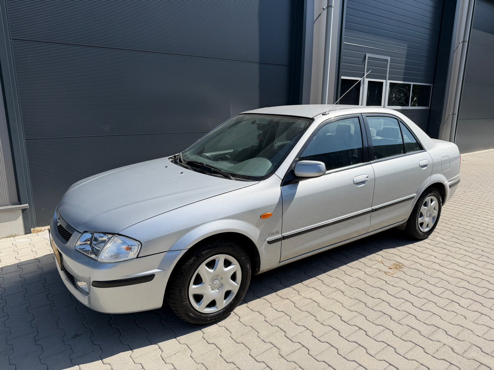 Mazda Mazda 323