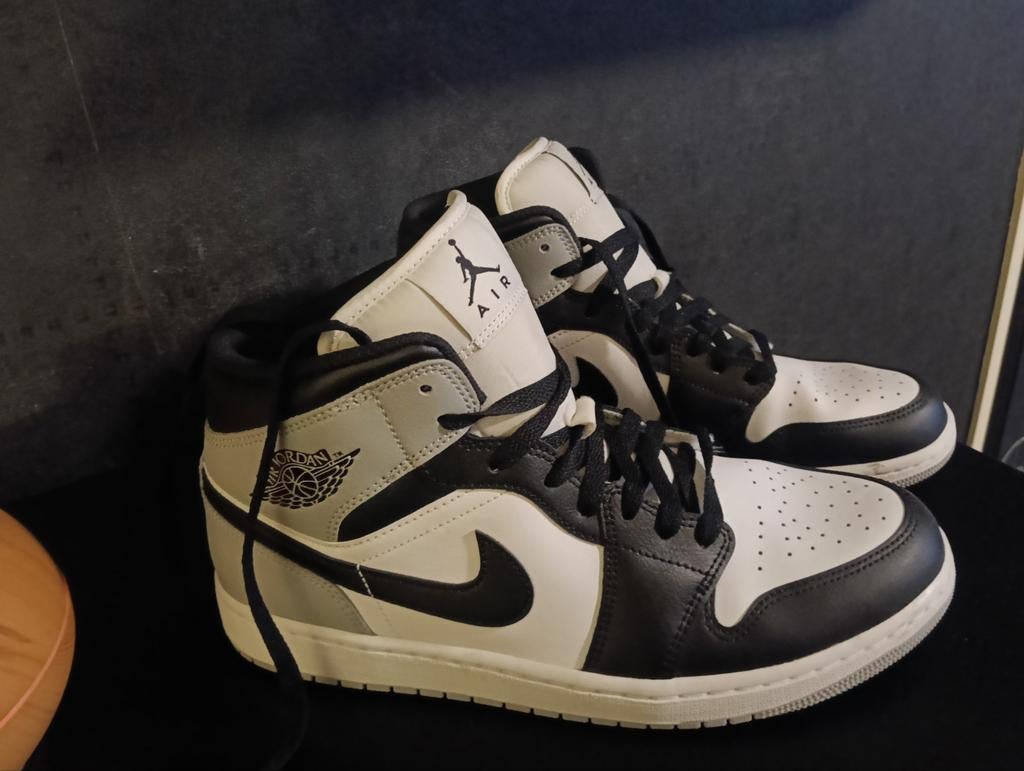 Nike Air Jordan 1 Mid - Maat 44, Kleding | Heren, Schoenen, Zo goed als nieuw, Sneakers of Gympen, Zwart, Ophalen of Verzenden
