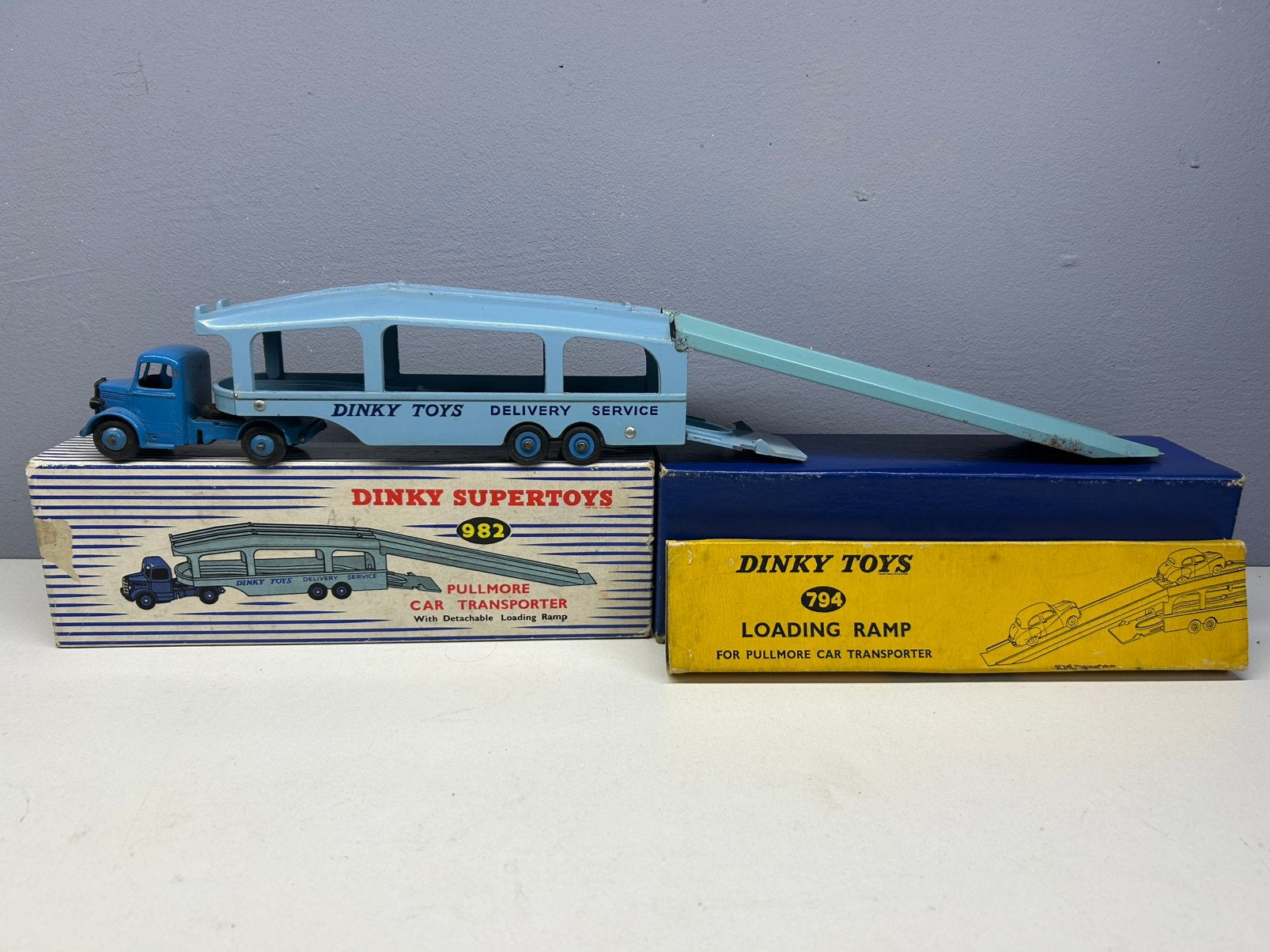 Dinky toys #982 en #794 Pullmore en Loading ramp incl box, Ophalen of Verzenden, Zo goed als nieuw, Bus of Vrachtwagen, Dinky Toys