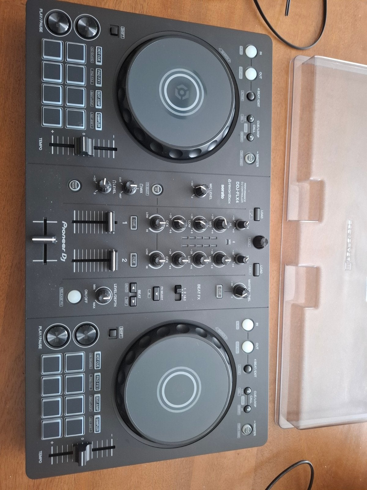 Foto 3 van Pioneer DDJ-FLX4 DJ-controller incl Sennheiser HD25 light