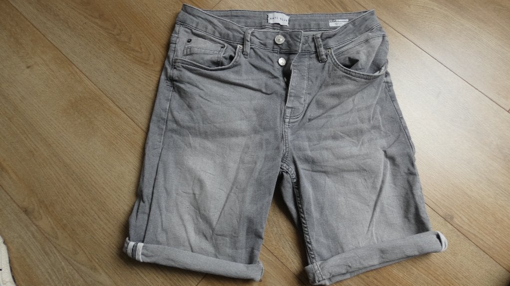 Licht grijze korte spijkerbroek van Anti Blue, Ophalen of Verzenden, Zo goed als nieuw, Anti Blue, W33 - W34 (confectie 48/50)