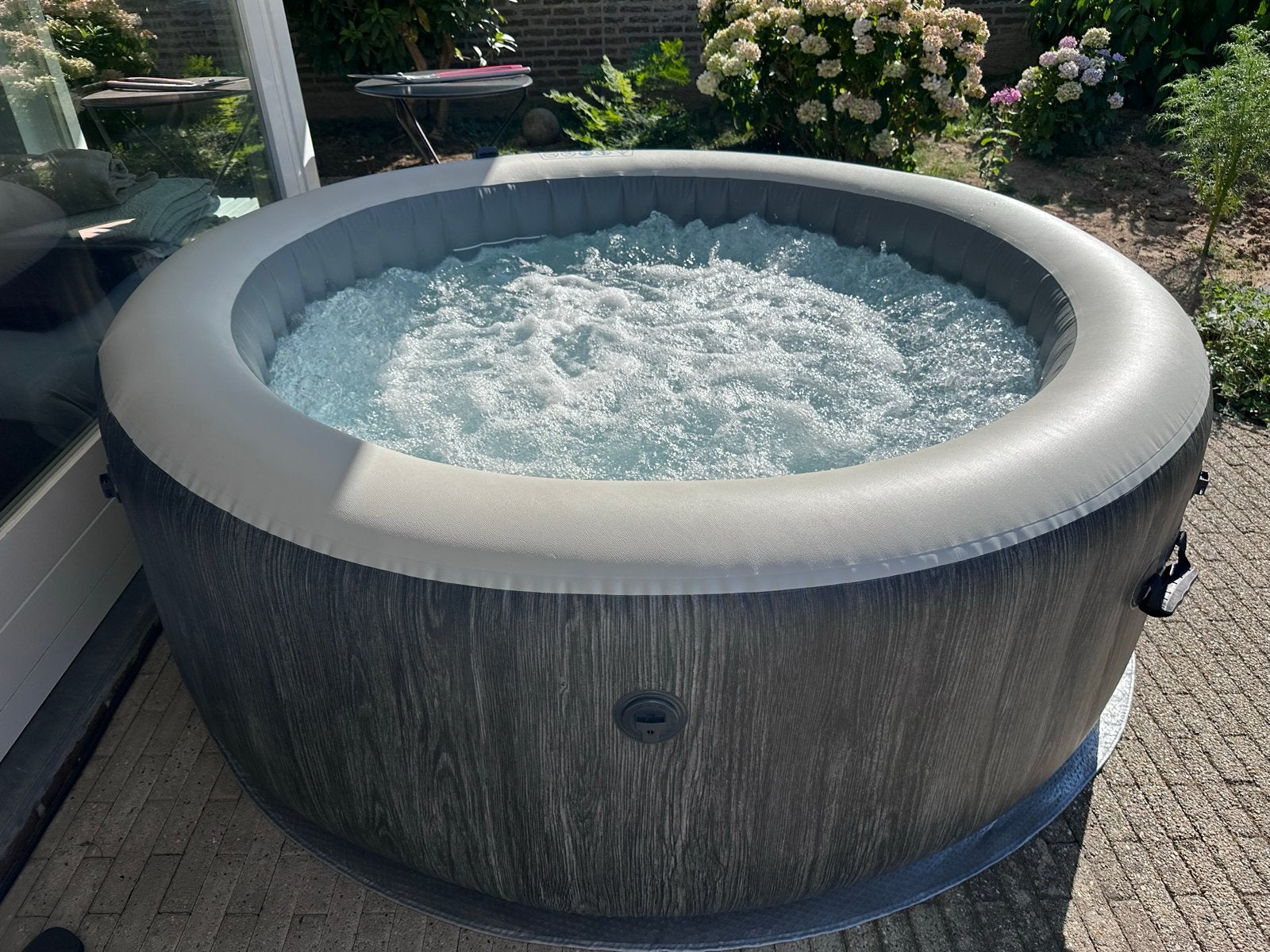 Intex Opblaasbare Jacuzzi /Spa - van juni 2026, Ophalen of Verzenden, Zo goed als nieuw, Afdekzeil, Opblaasbaar