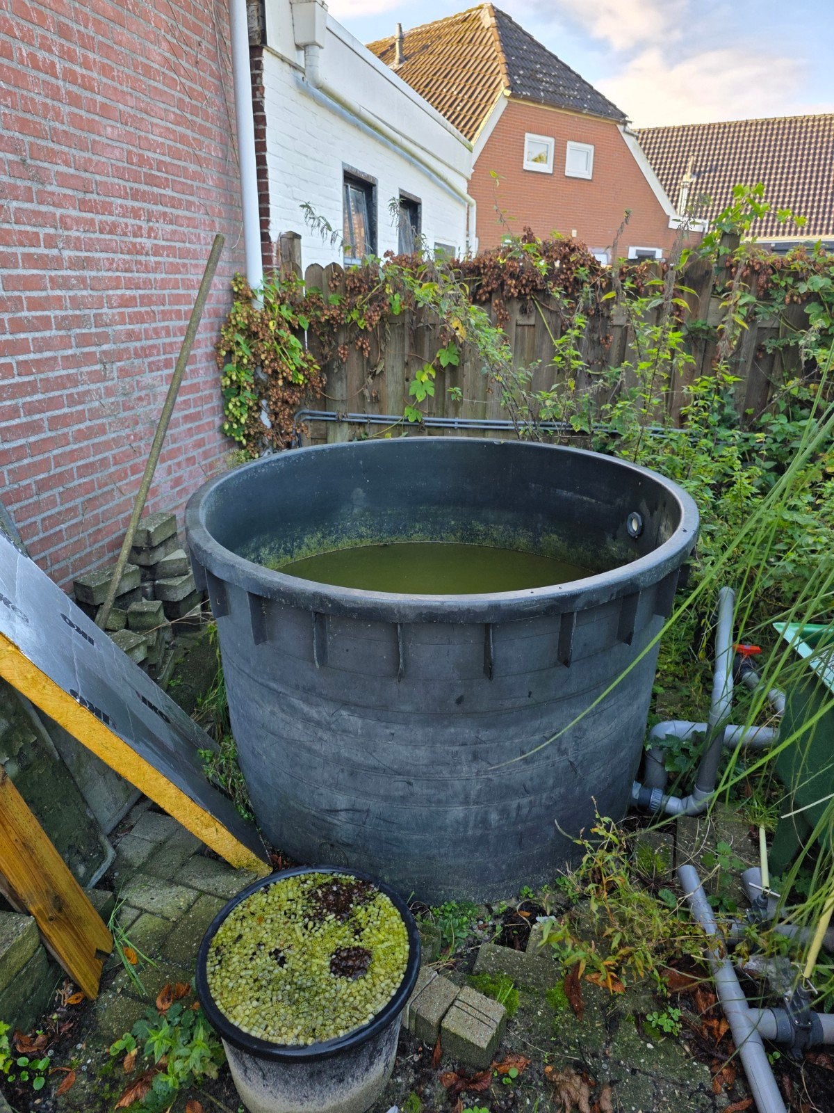 1500L vijvervat met bodemdrain, Ophalen, Gebruikt