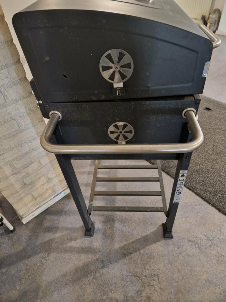Grillmeister BBQ met zijtafel en wielen, Tuin en Terras, Ophalen, Gebruikt, Grillmeister