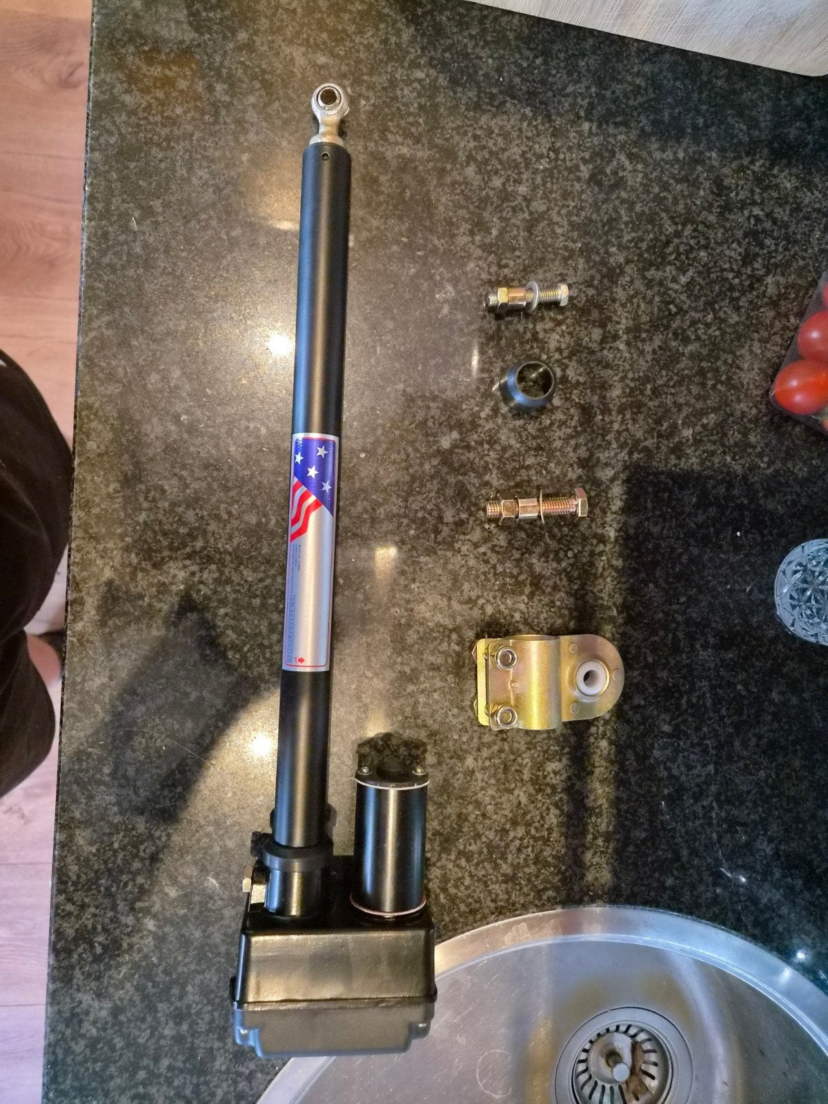 Mini Actuator 12 inch 24VDC, Ophalen of Verzenden, Zo goed als nieuw