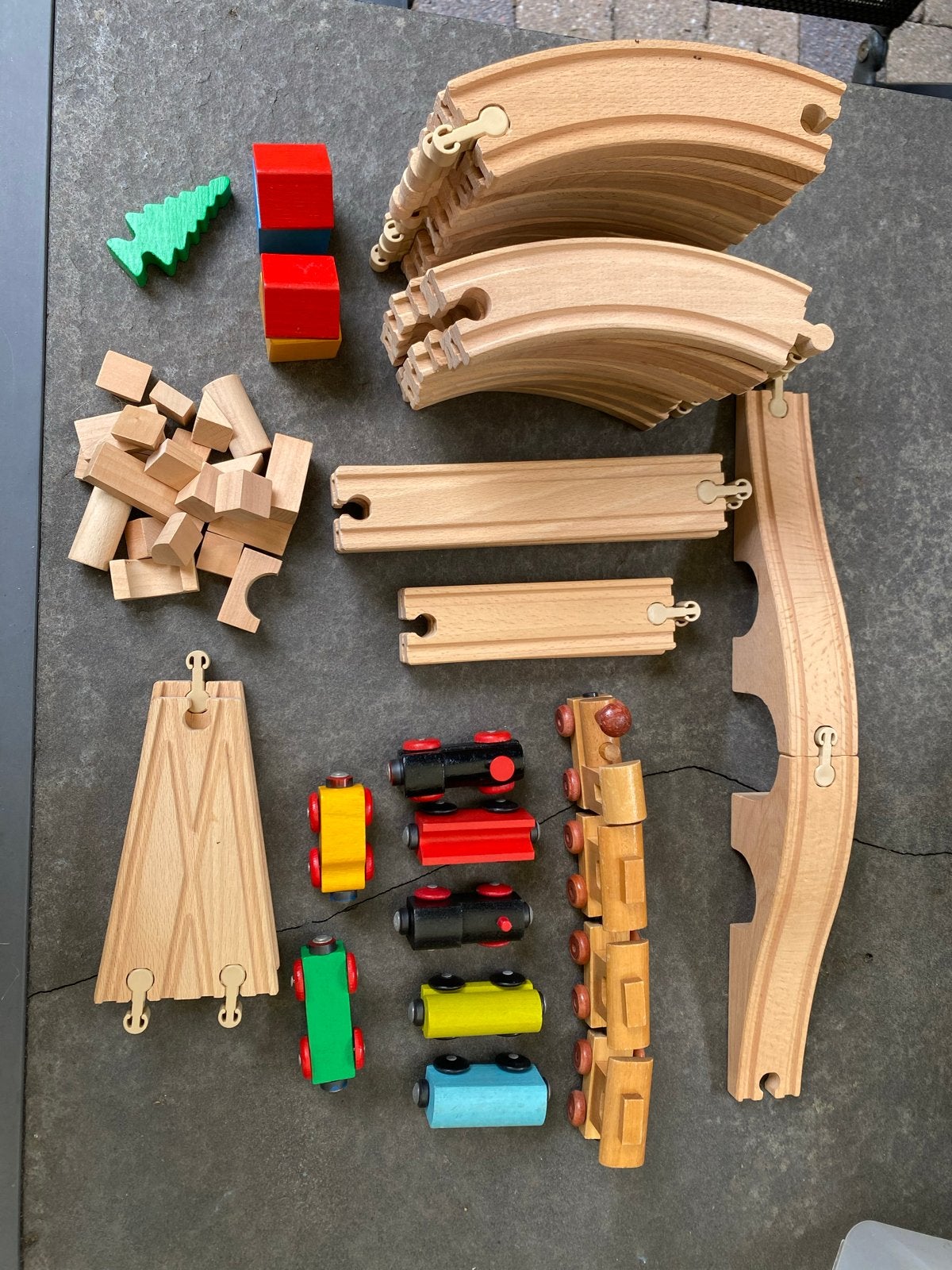 Grote set houten treinbaan met treinen en accessoires, Ophalen of Verzenden, Zo goed als nieuw, Overige merken