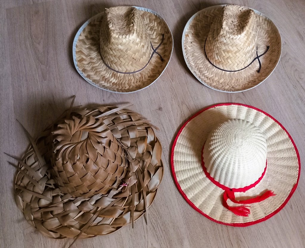 Set van 4 Strohoeden / Themahoeden - Cowboy, Safari & Kenya, Ophalen of Verzenden, Nieuw, One size fits all, Hoed