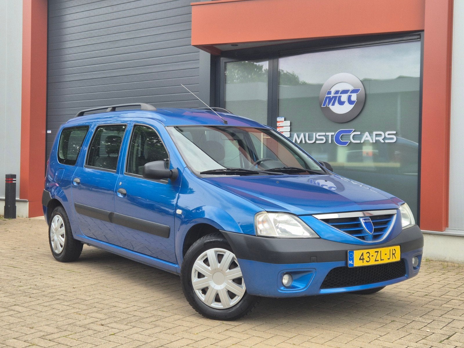 Dacia Logan 1.6 77KW MCV/Airco/Trekhaak/Dakrails/NW banden, Metallic lak, Stof, 4 cilinders, Logan