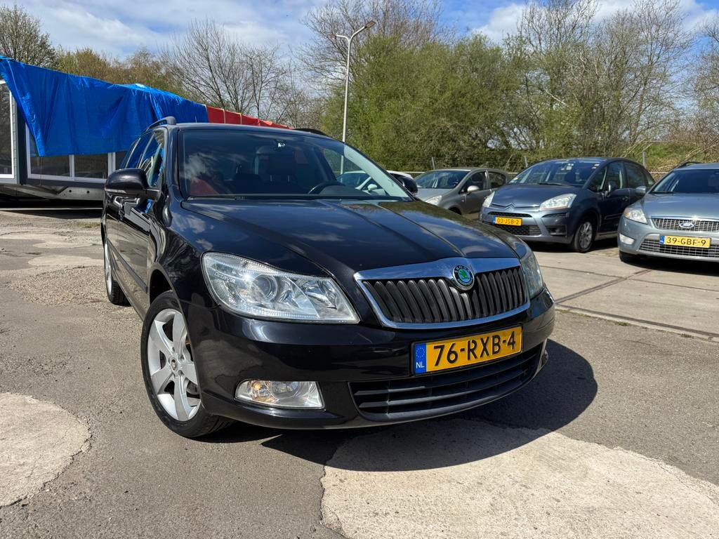 Skoda Octavia 1.8 TSI 118KW Combi Aut. 2011 Zwart, Auto's, Skoda, Euro 5, 15 km/l, 4 cilinders, 160 pk