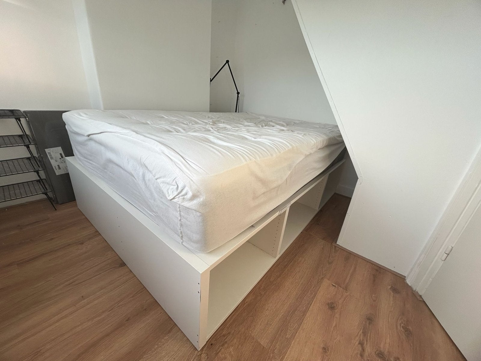 Zo goed als nieuw IKEA bed 140x200 + matras en topper, Ophalen, Wit, Tweepersoons, 140 cm