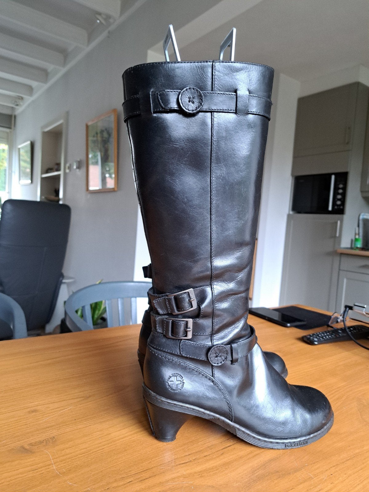 Dr. Martens dameslaarzen zwart, maat 39, Kleding | Dames, Ophalen of Verzenden, Zo goed als nieuw, Zwart, Hoge laarzen