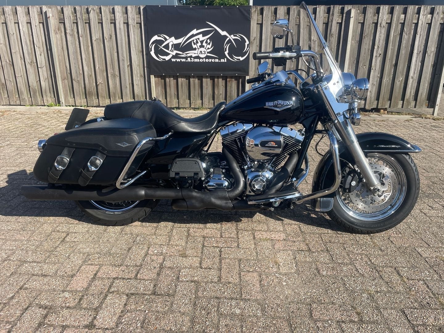 HARLEY-DAVIDSON FLHRC ROAD KING CLASSIC (bj 2015), 2 cilinders, 1690 cc, HARLEY-DAVIDSON, Motorrijbewijs A
