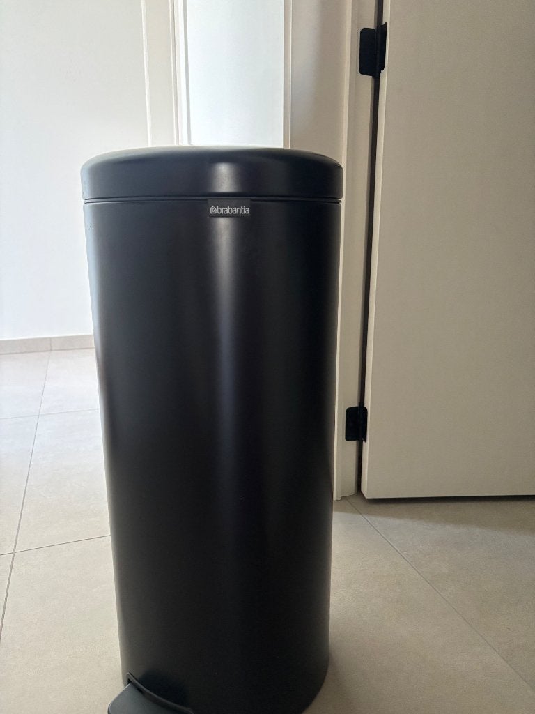 Brabantia zwarte prullenbak, Ophalen, Met pedaal, Zo goed als nieuw, Metaal
