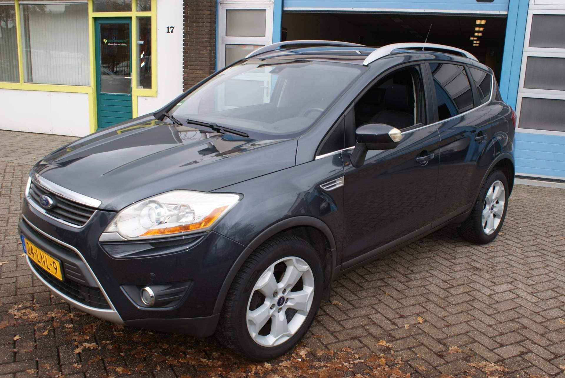 Ford Kuga 2.5 20V Titanium, Auto's, Automaat, Gebruikt, 1553 kg, Leder en Stof