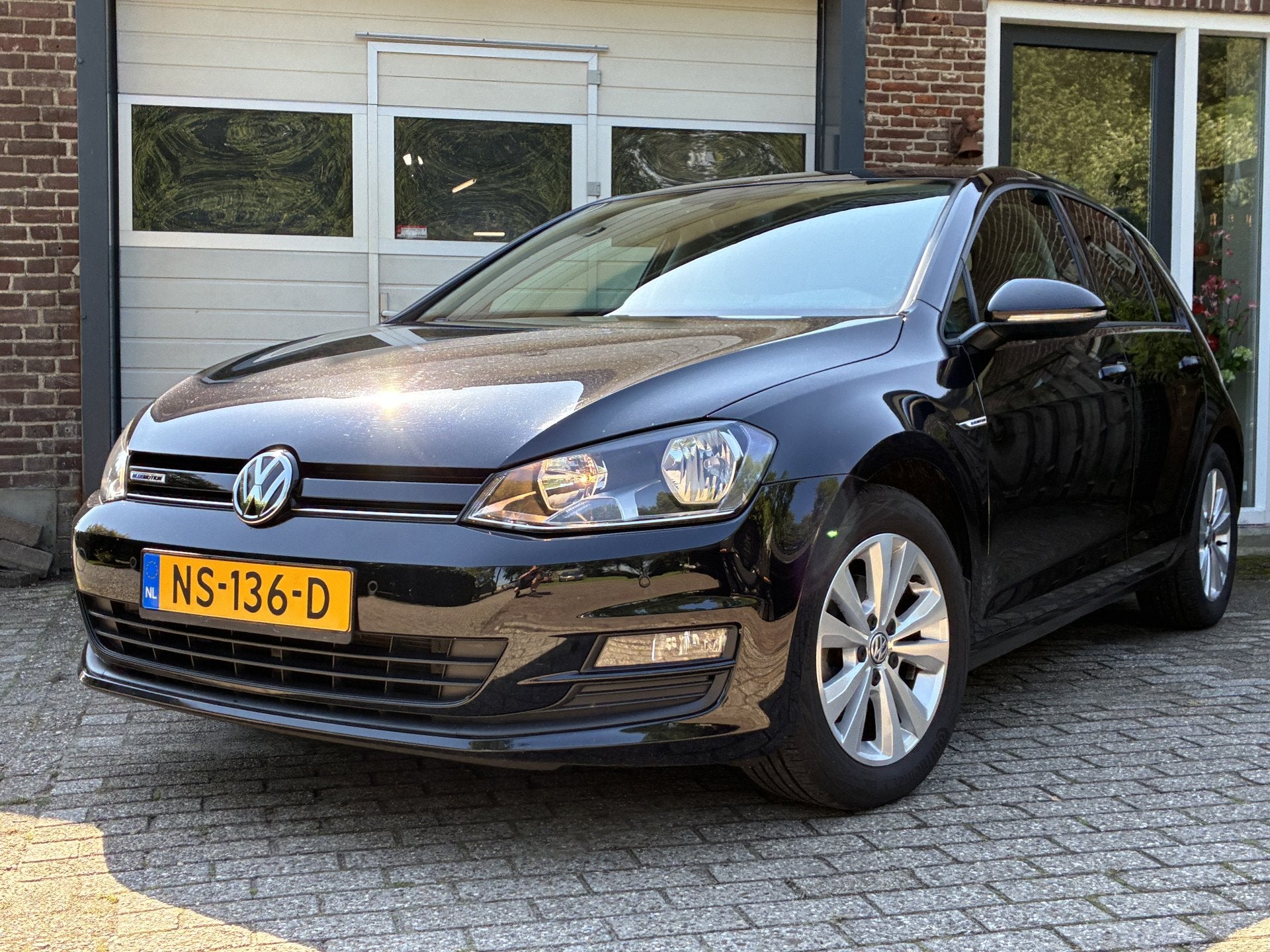 Volkswagen Golf 1.0 TSI Comfortline '17 Navi 1ste eigenaar C, Auto's, Voorwielaandrijving, Stof, Gebruikt, Origineel Nederlands
