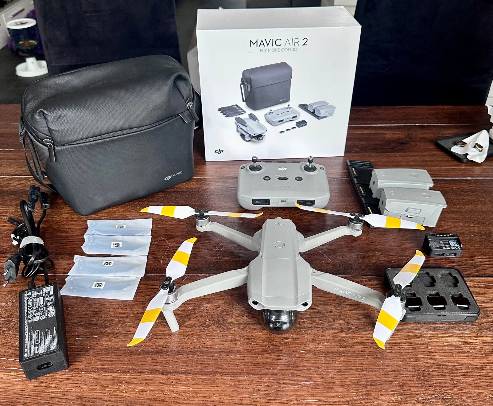 DJI Mavic Air 2 Fly More Combo. Compleet +extra accessoires, Ophalen of Verzenden, Zo goed als nieuw