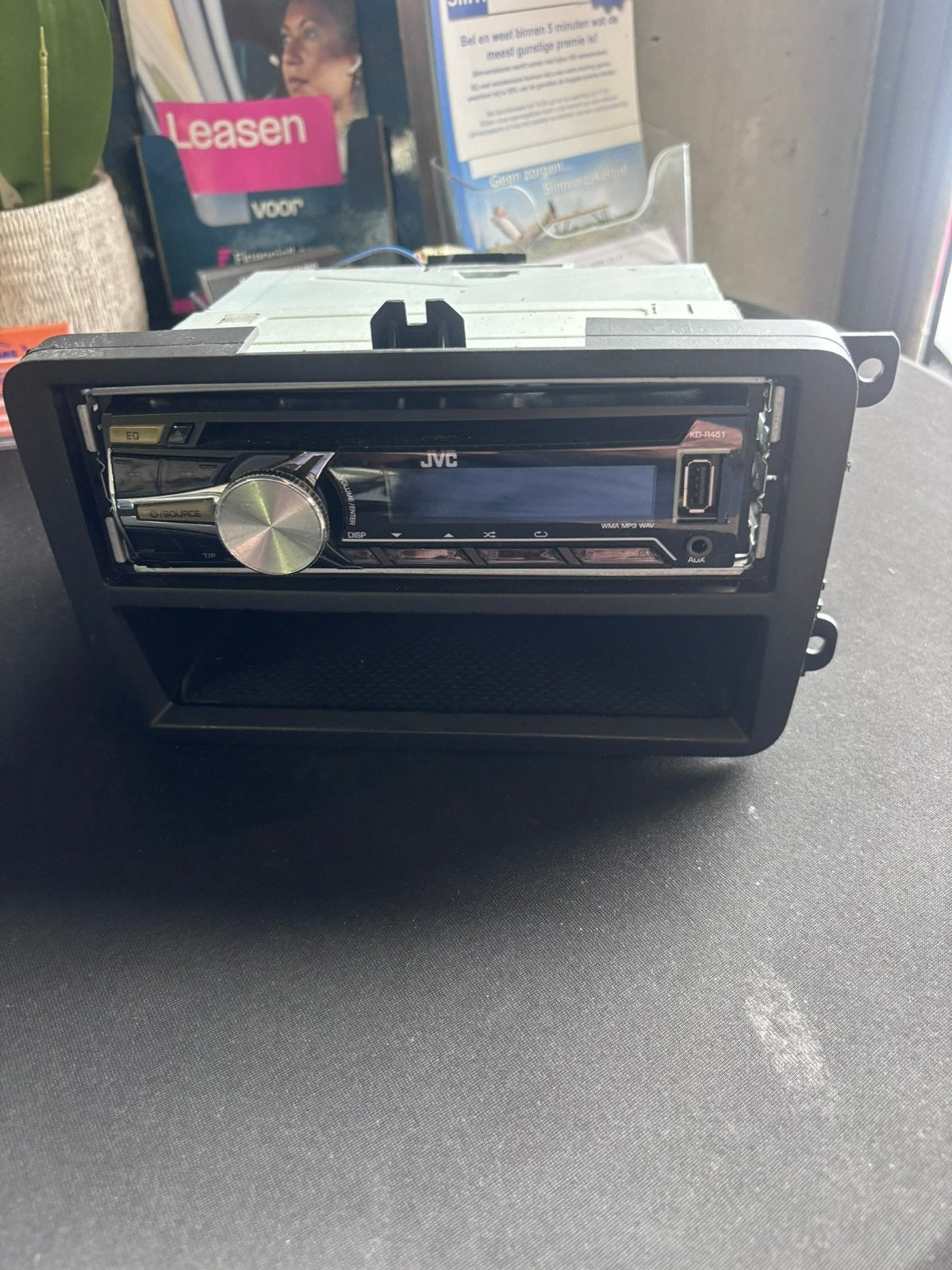 JVC autoradio met inbouwframe VW Caddy / Touran – compleet, Ophalen of Verzenden, Zo goed als nieuw