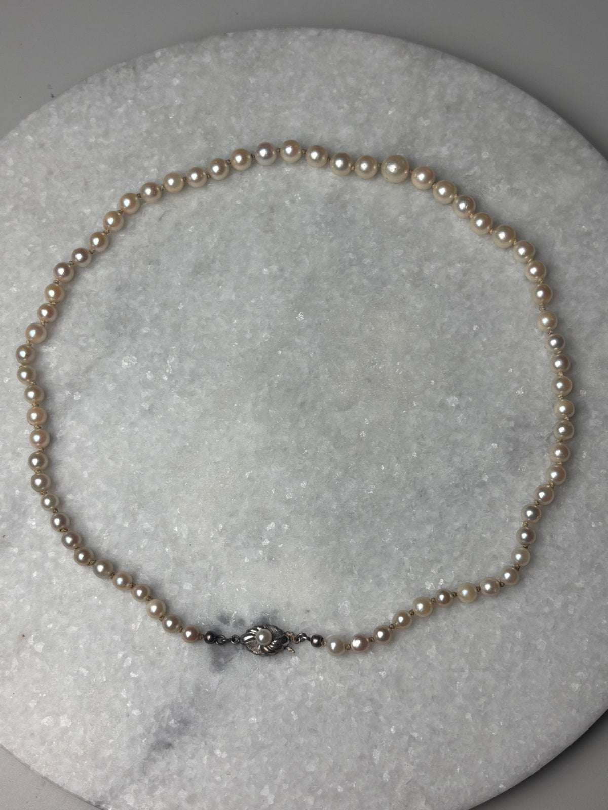 Vintage Parelketting met 835 zilveren sluiting jaren 60, Ophalen of Verzenden, Zo goed als nieuw, Wit, Zilver