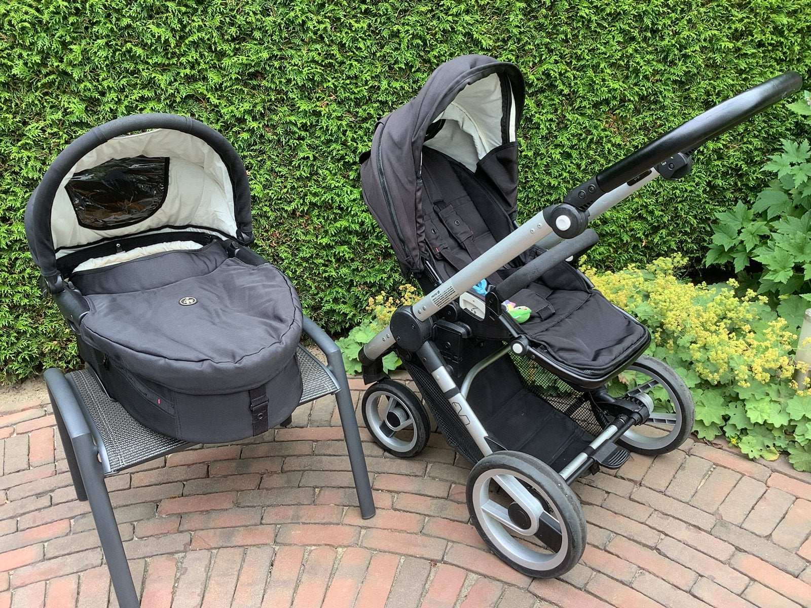 MUTSY EVO kinderwagen / wandelwagen ZWART/compleet, Ophalen, Zo goed als nieuw, Mutsy